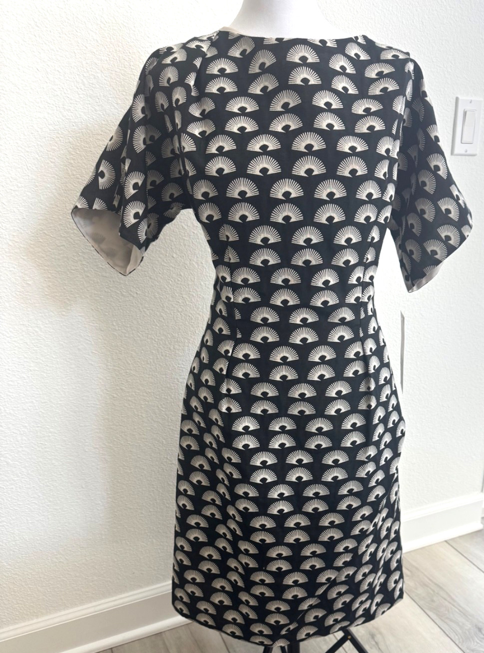 Twisted Black Fans Dress by Carol Peretz Style T410 Sz8 NWT