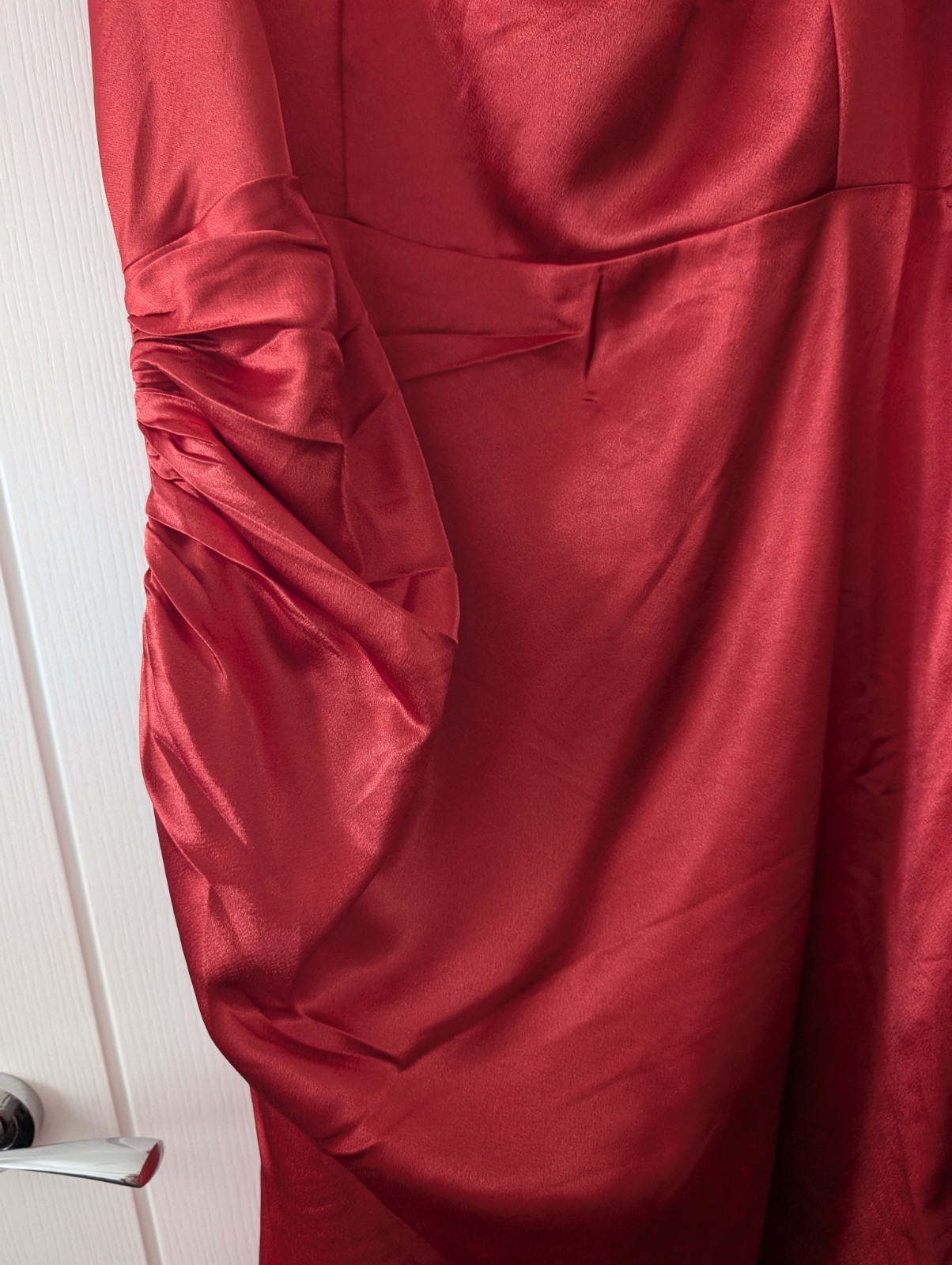 YAURA Drape Train Satin Mini Dress – Pillarbox Red – Size 20 – BNWT