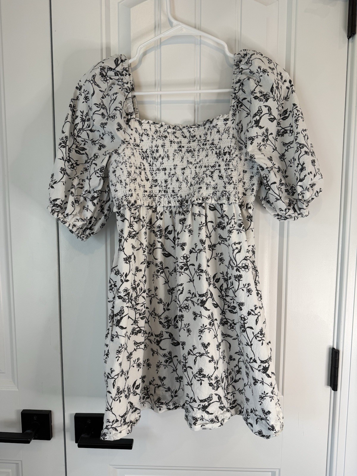 American Eagle Women’s Black And White Dress with Puffed Sleeves Size Small. EUC