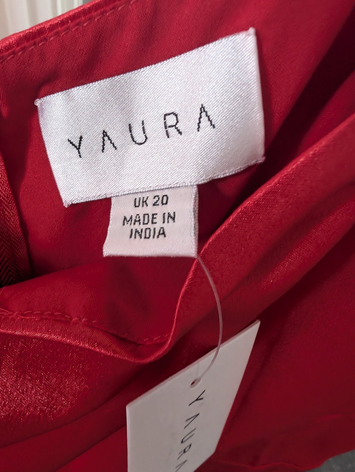 YAURA Drape Train Satin Mini Dress – Pillarbox Red – Size 20 – BNWT