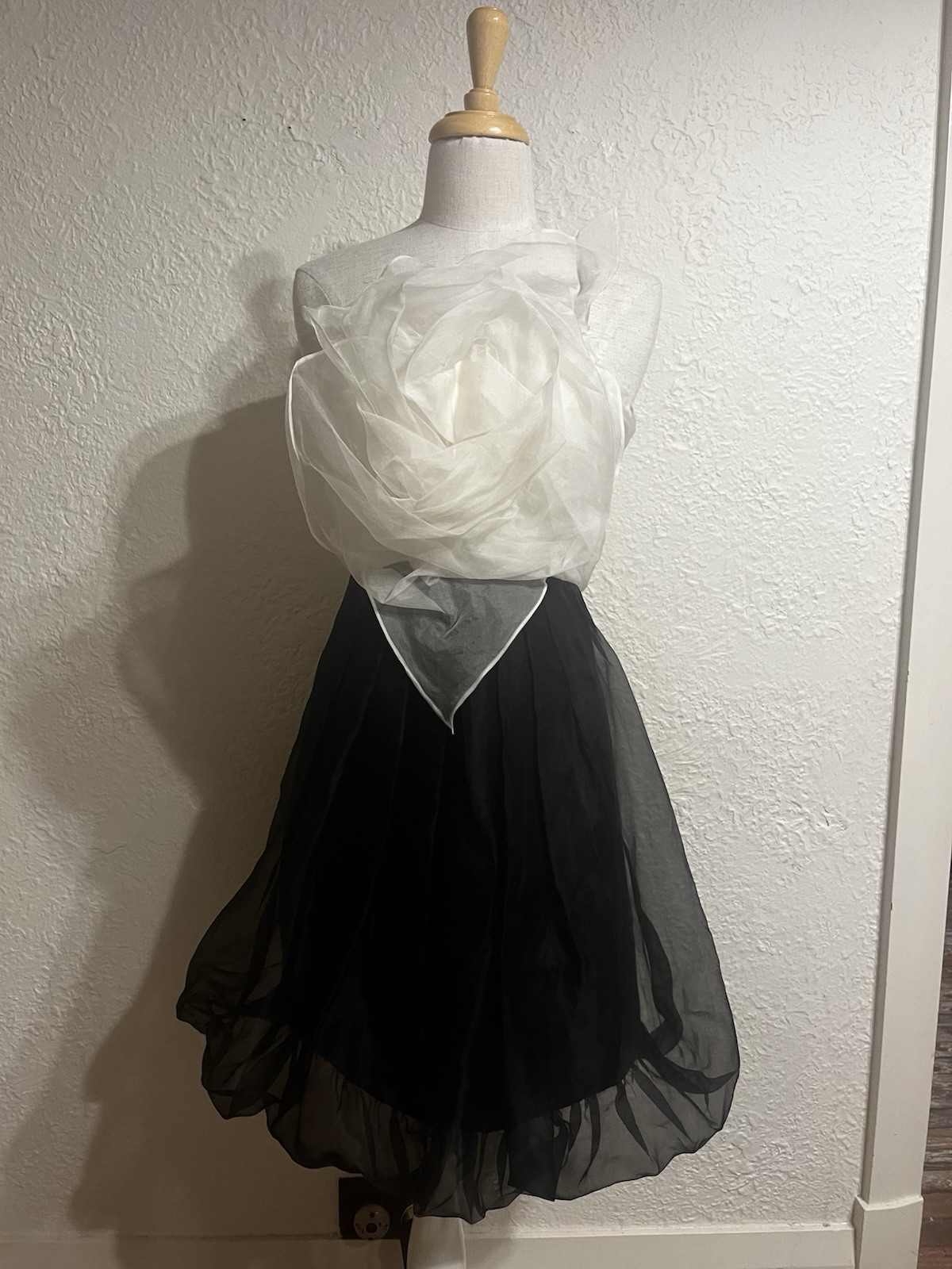 Carla Zampatti Black/White strapless Organza rose Dress 10