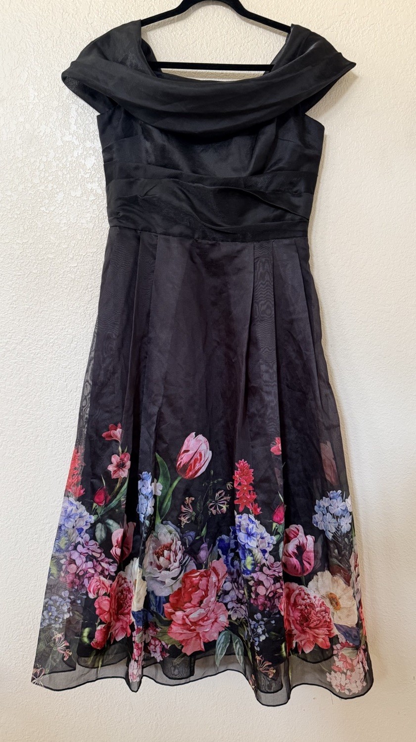New Betsy & Adam Placed Floral Off the Shoulder Gown In Black/Red Size 4 $279