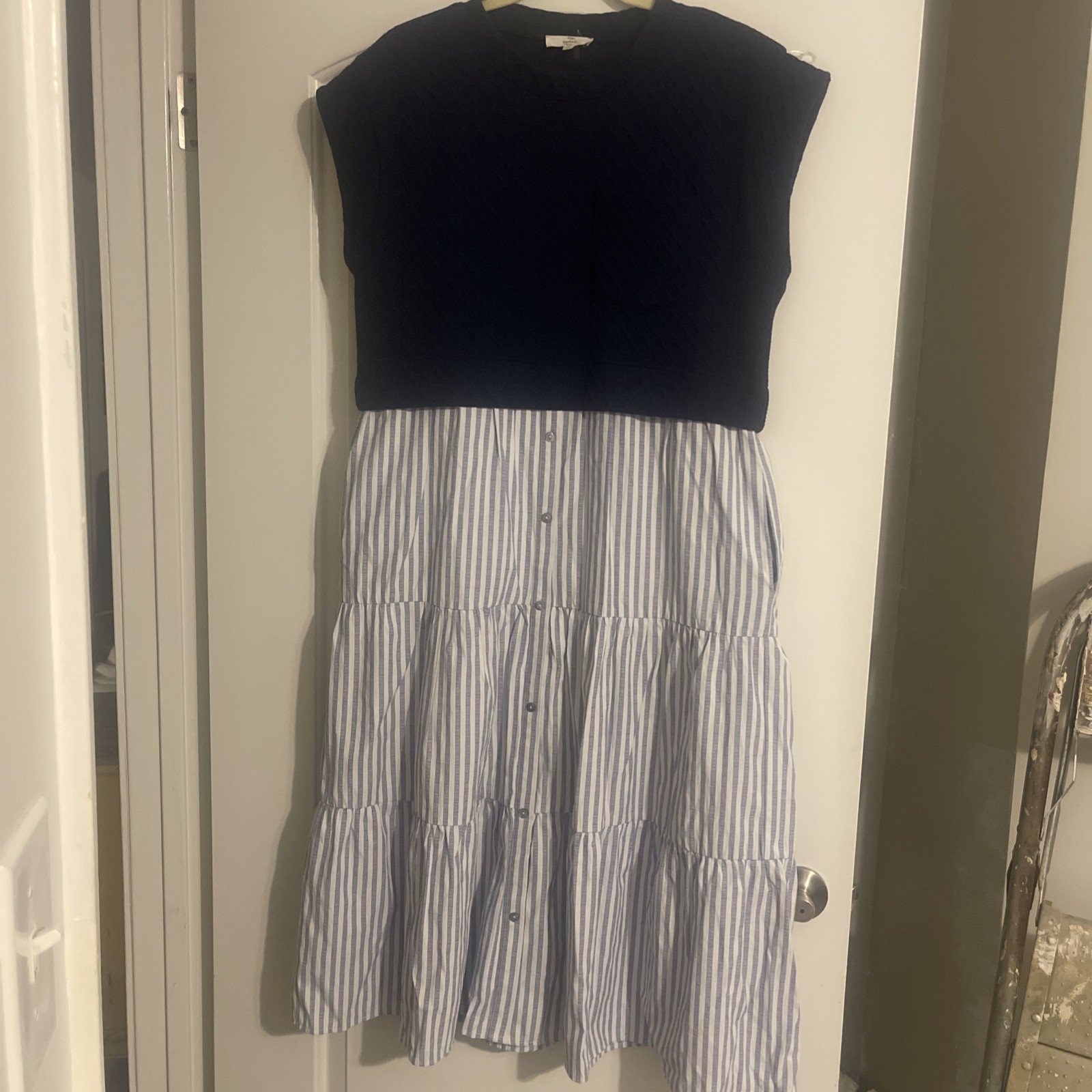 Entro Women’s Size Small Blue Textured Tiered Popover Midi Dress