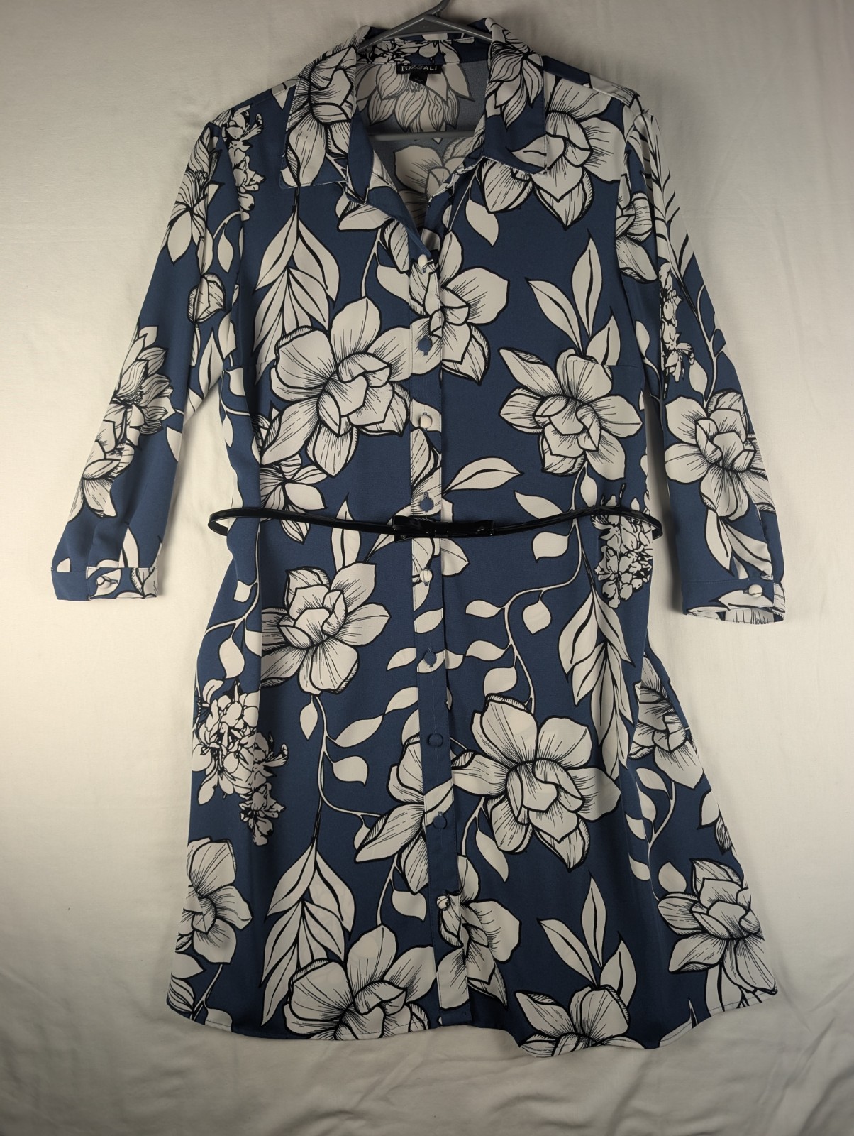 Roz & Ali Blue & White Floral Button Up Collared Dress Size L / With Belt