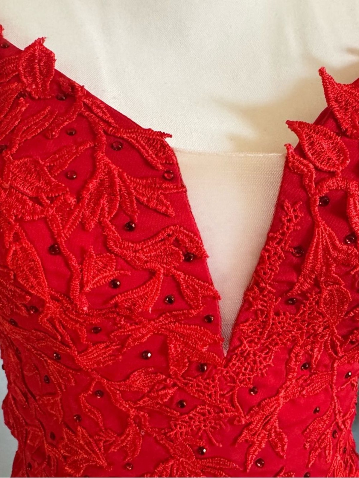NWT HOCO Homincoming Prom Red Spaghetti Strap Floral Appliqué Bodycon Dress