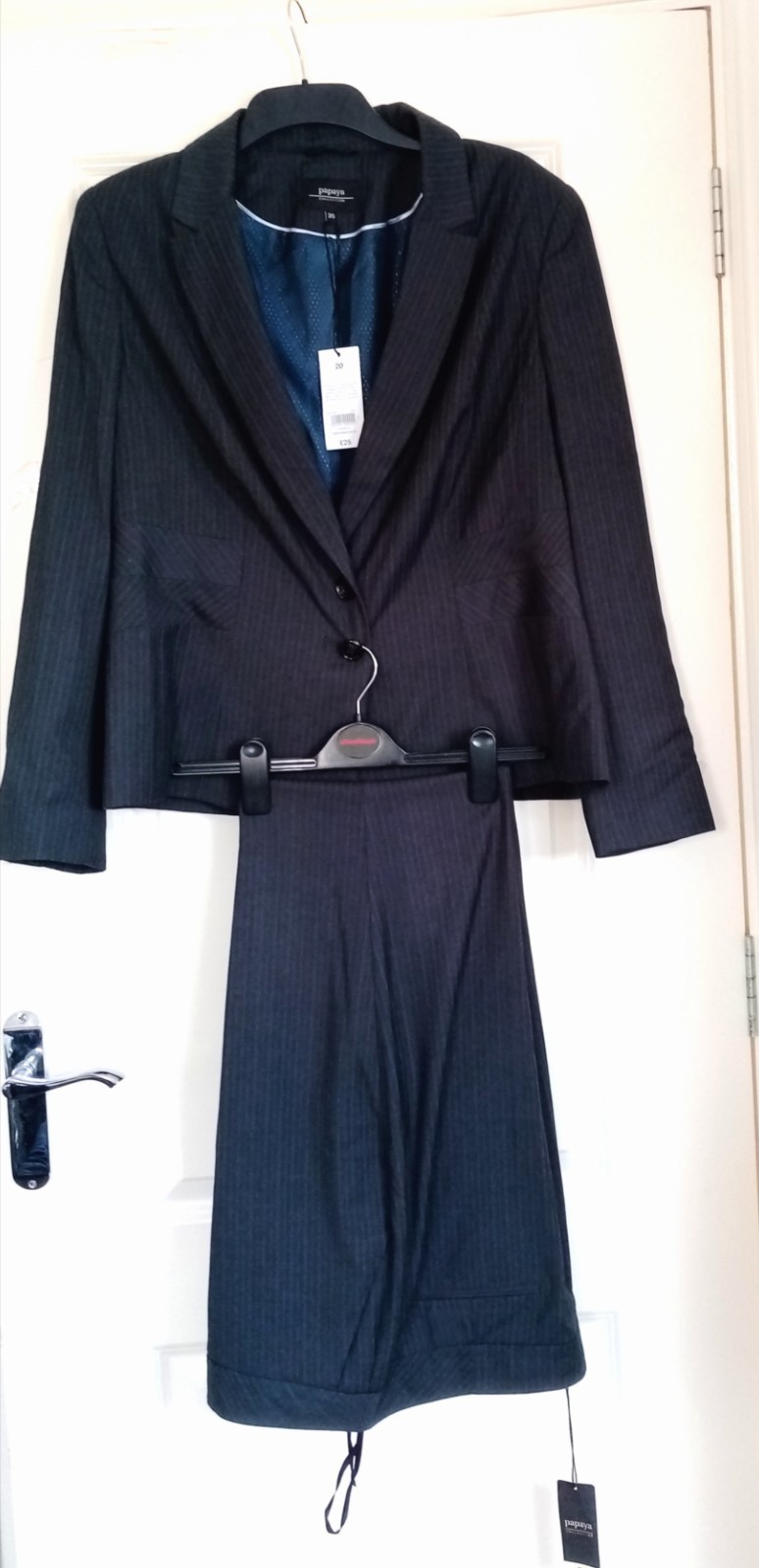WOMEN STRIPPED 2 PIECE OFFICE TROUSERS SUIT JACKET.. BNWT SIZE 18/20