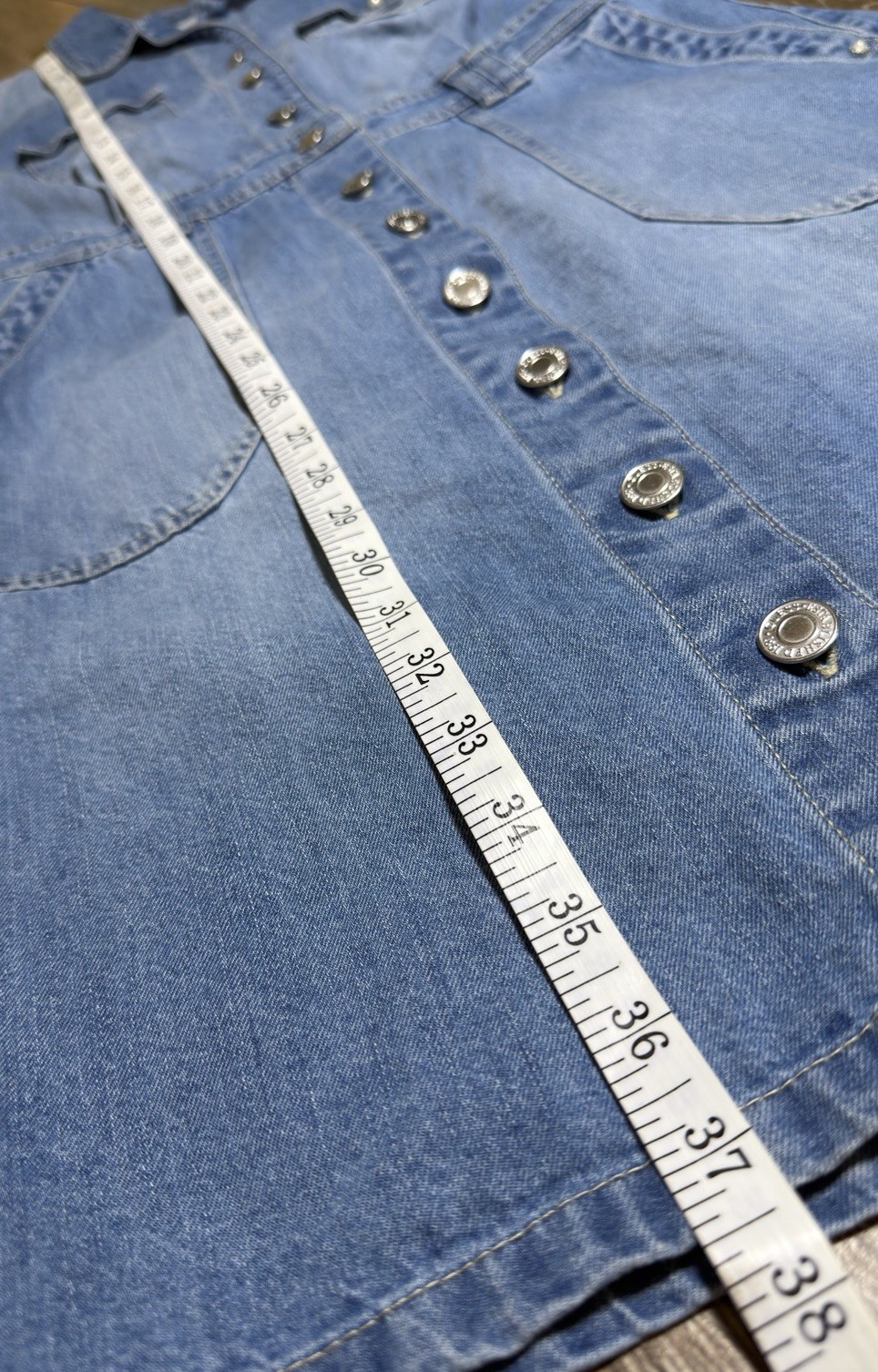 Guess Lylian Button Front Denim Dress Women’s Size Medium Pearl Accents Y2K