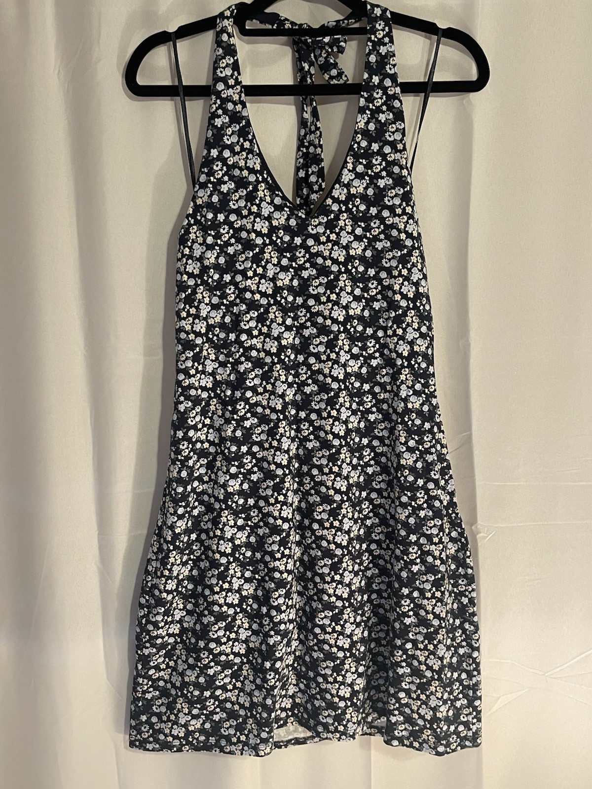 Hollister Blue Floral Dress With Tie Sleeveless V Neck Size Large NWT