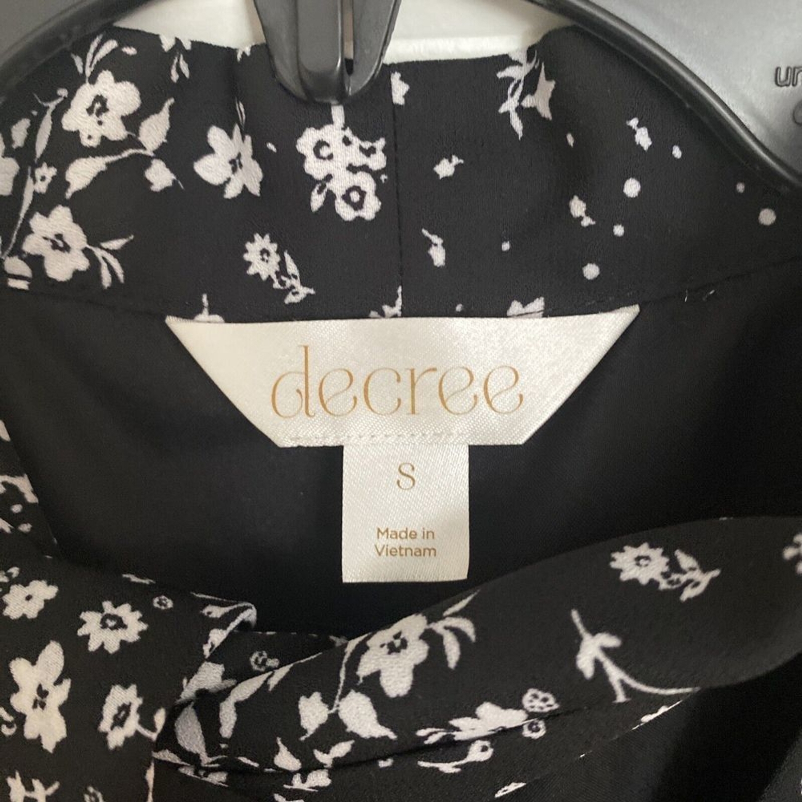 Decree Beautiful Floral Cocktail Ditsy Floral Mini Dress Tie Neck Front – Size S