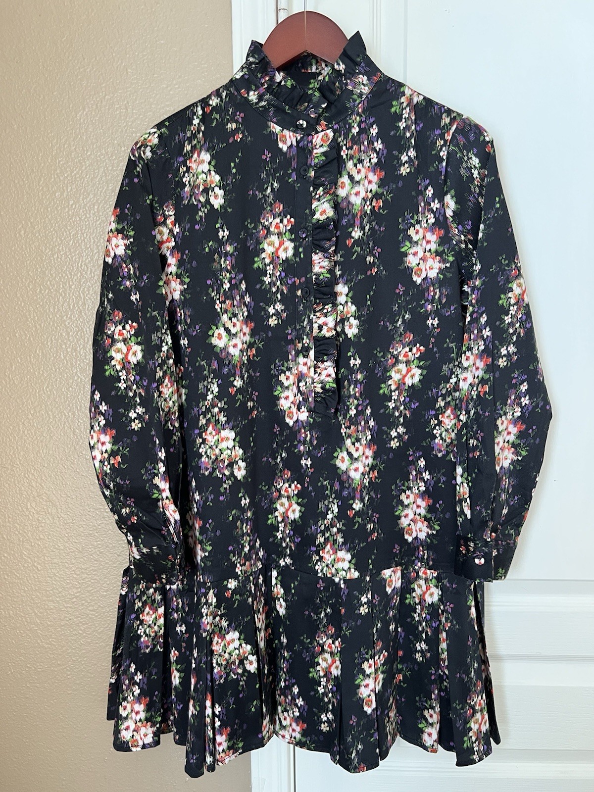 Tuckernuck Onyx Falling Flowers Bouquet Tate Dress Womens Floral Size S EUC