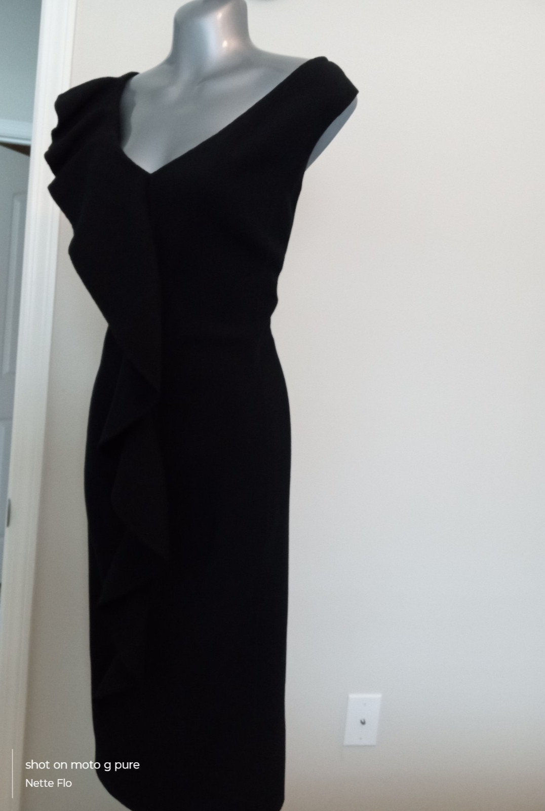 St John Black Wool Knit Sleeveless Ruffle Detail Mid Length Dress Sz 10