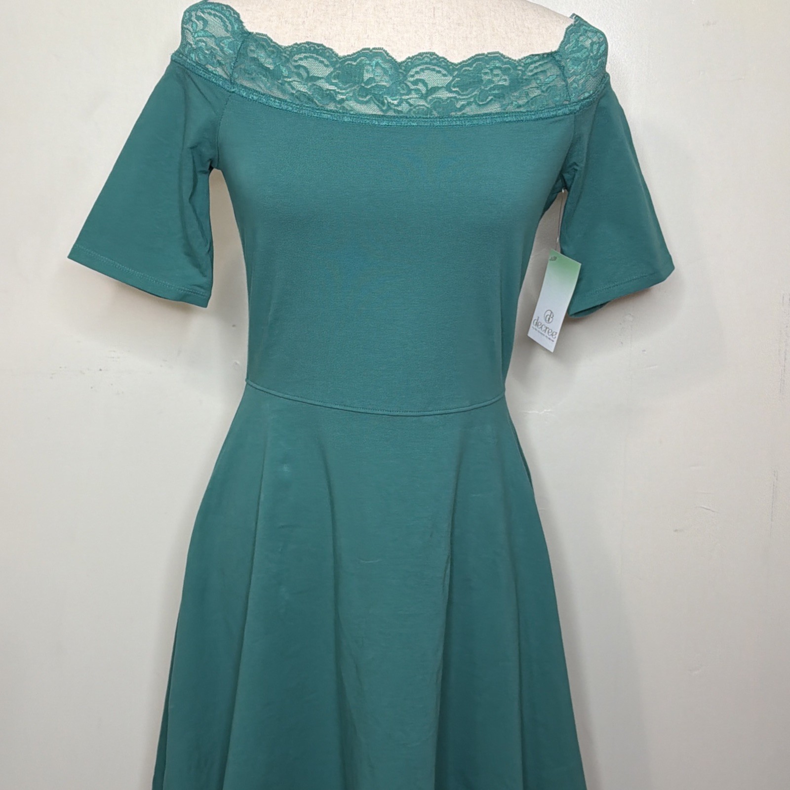 DECREE size M DRESS Lace Off Shoulder Neck Short Sleeves “Bayou” GREEN NWT $42