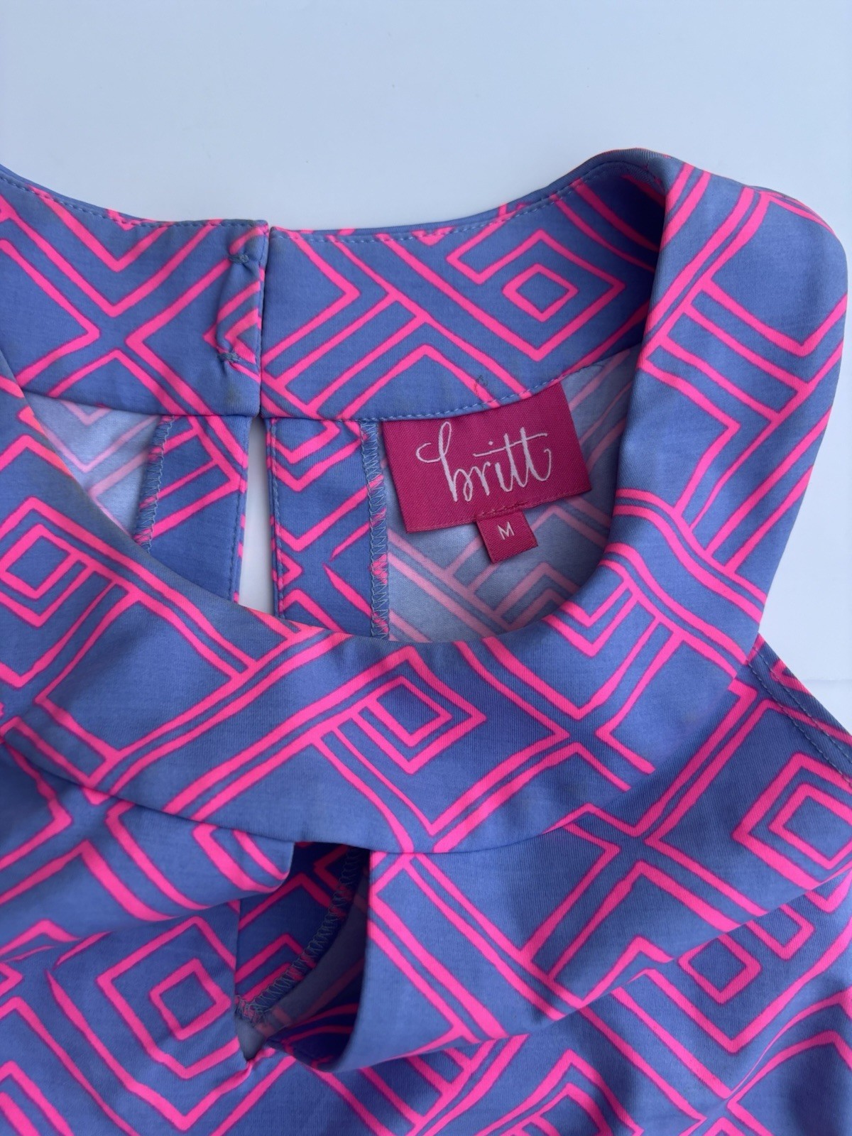 Britt Ryan Size M Pink Blue Bright Sleeveless Sheath Keyhole Geometric Pattern