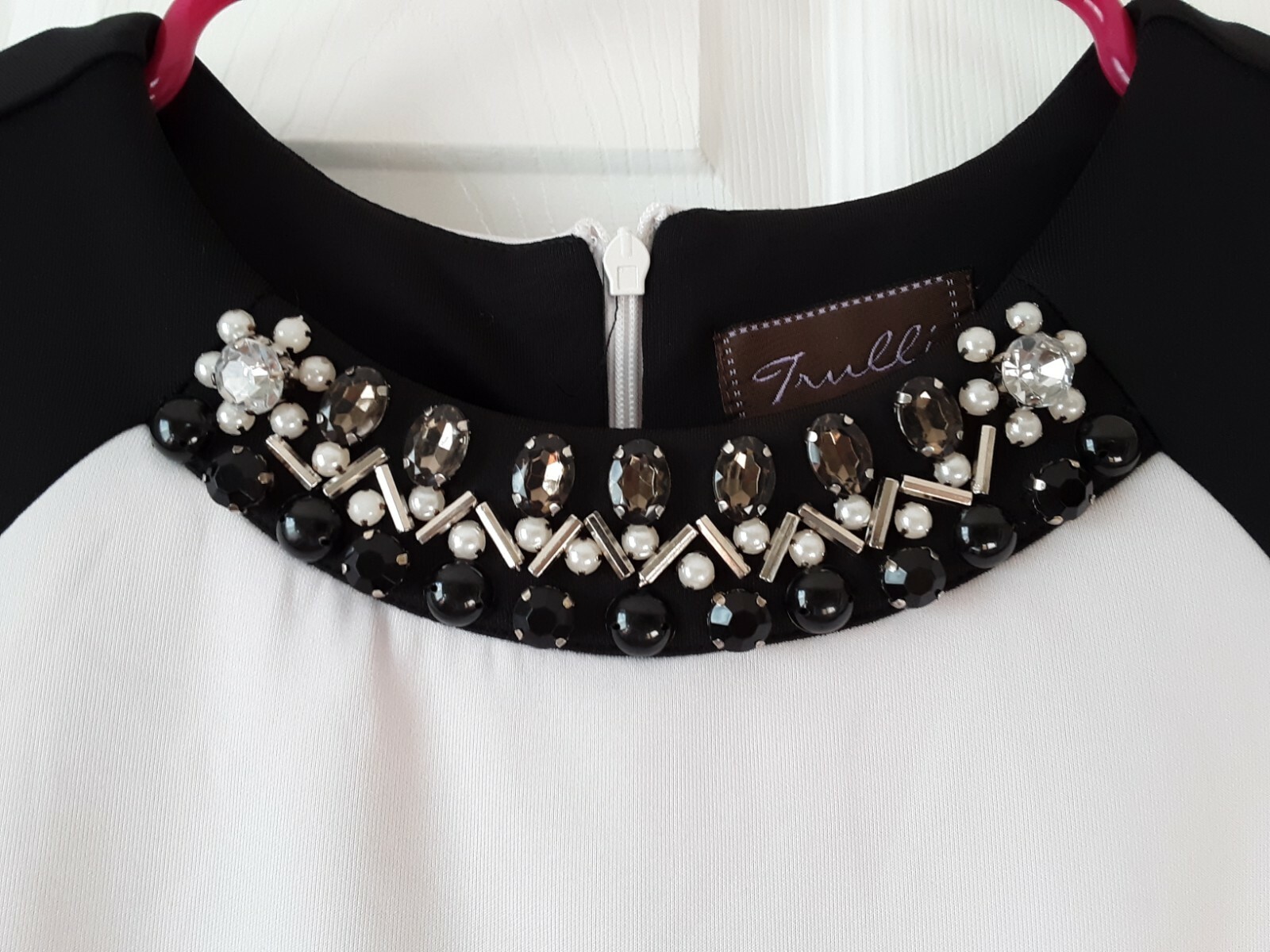 Trulli Size 4 Black White Fitted Sheath Dress Beaded Career Cocktail Party