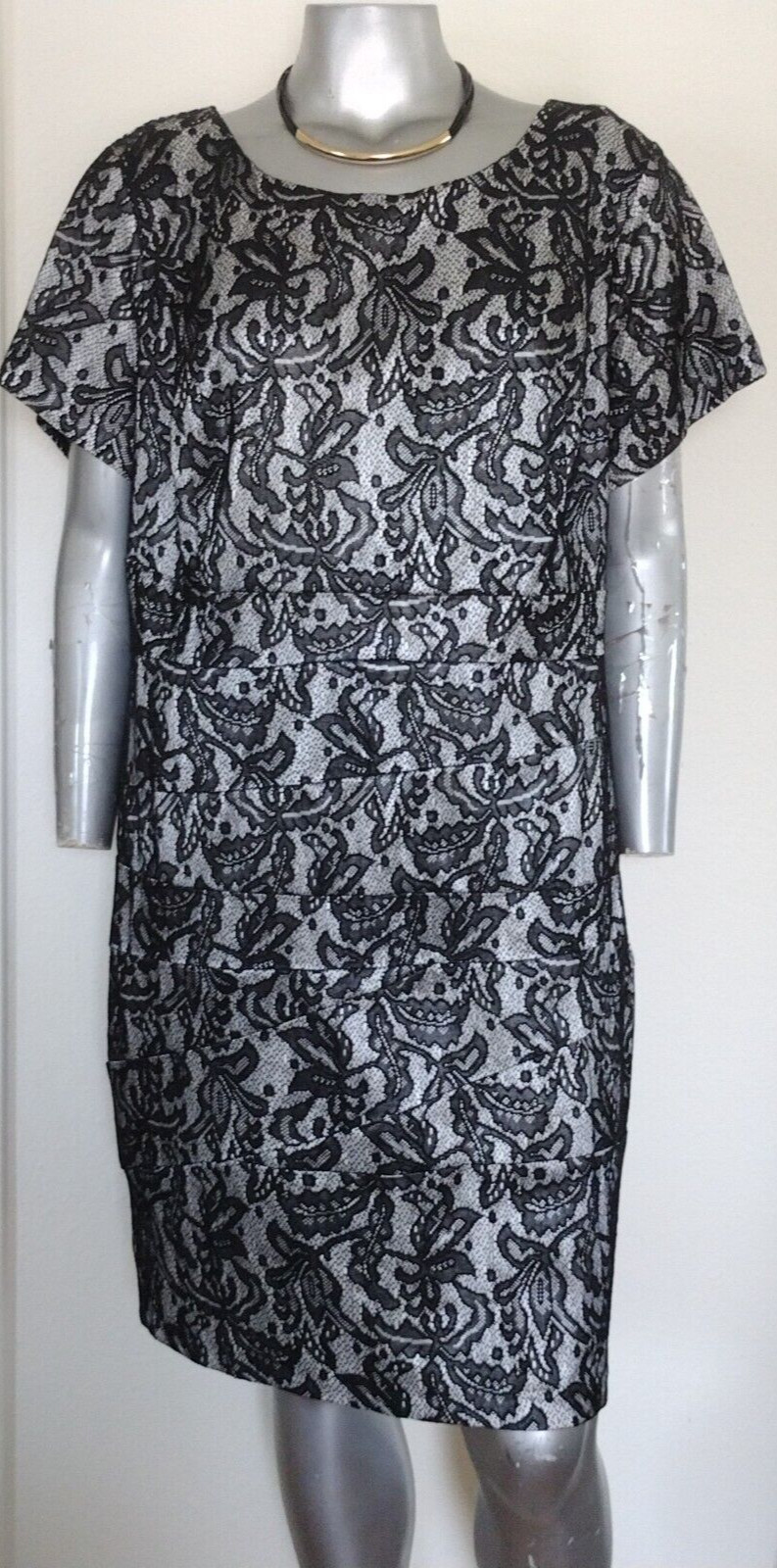 WOMAN ALYX OCCASION LACE KNEE DRESS Size 24W SHORT SLEEVE ZIPPER BLACK/WHITE