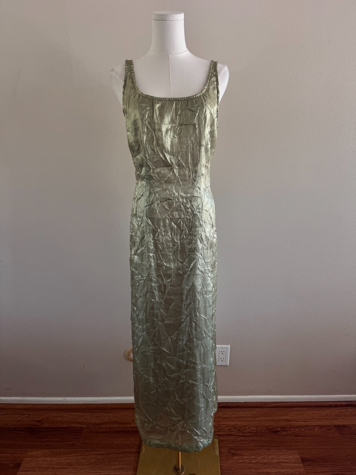 Vintage Barbara Lesser Scoop Neck Maxi Dress in Sage Green – Crinkle