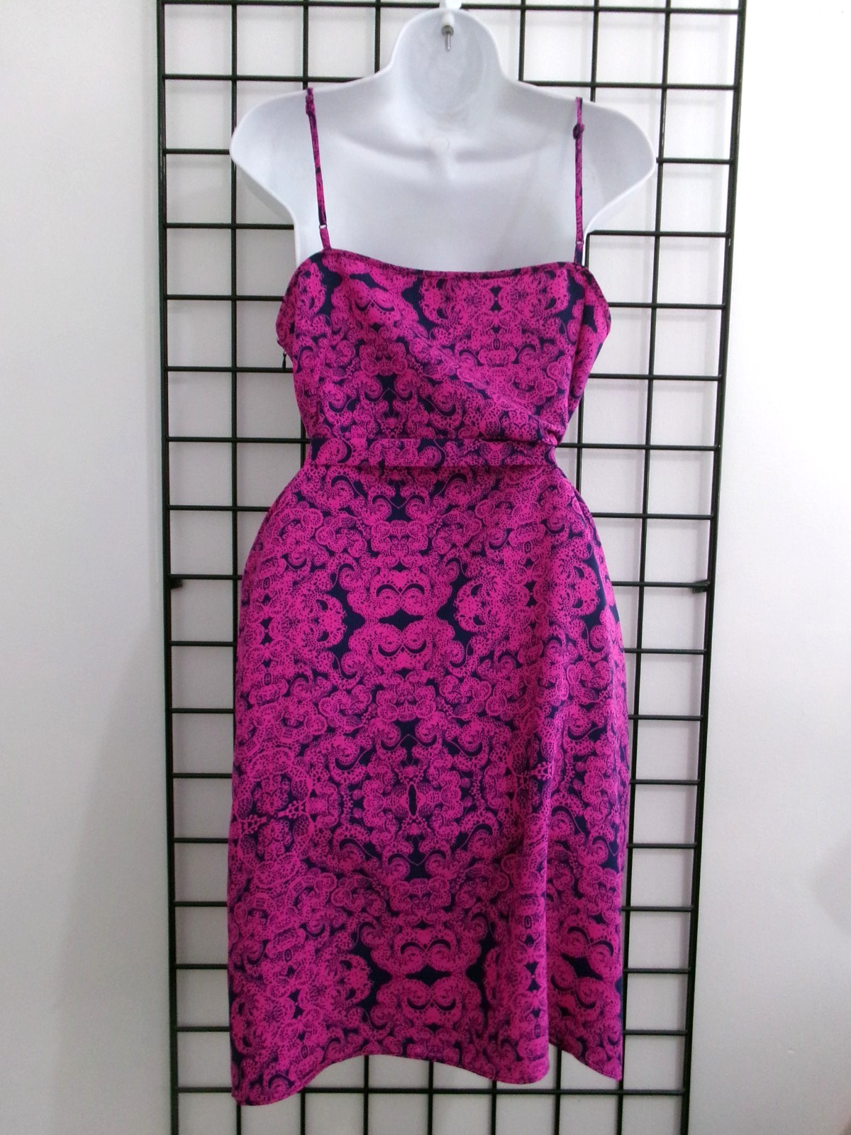 ANN TAYLOR 🌸 SIZE 10 / 36″ BUST==DARK PINK & NAVY BLUE PRINT / SHIFT SUNDRESS