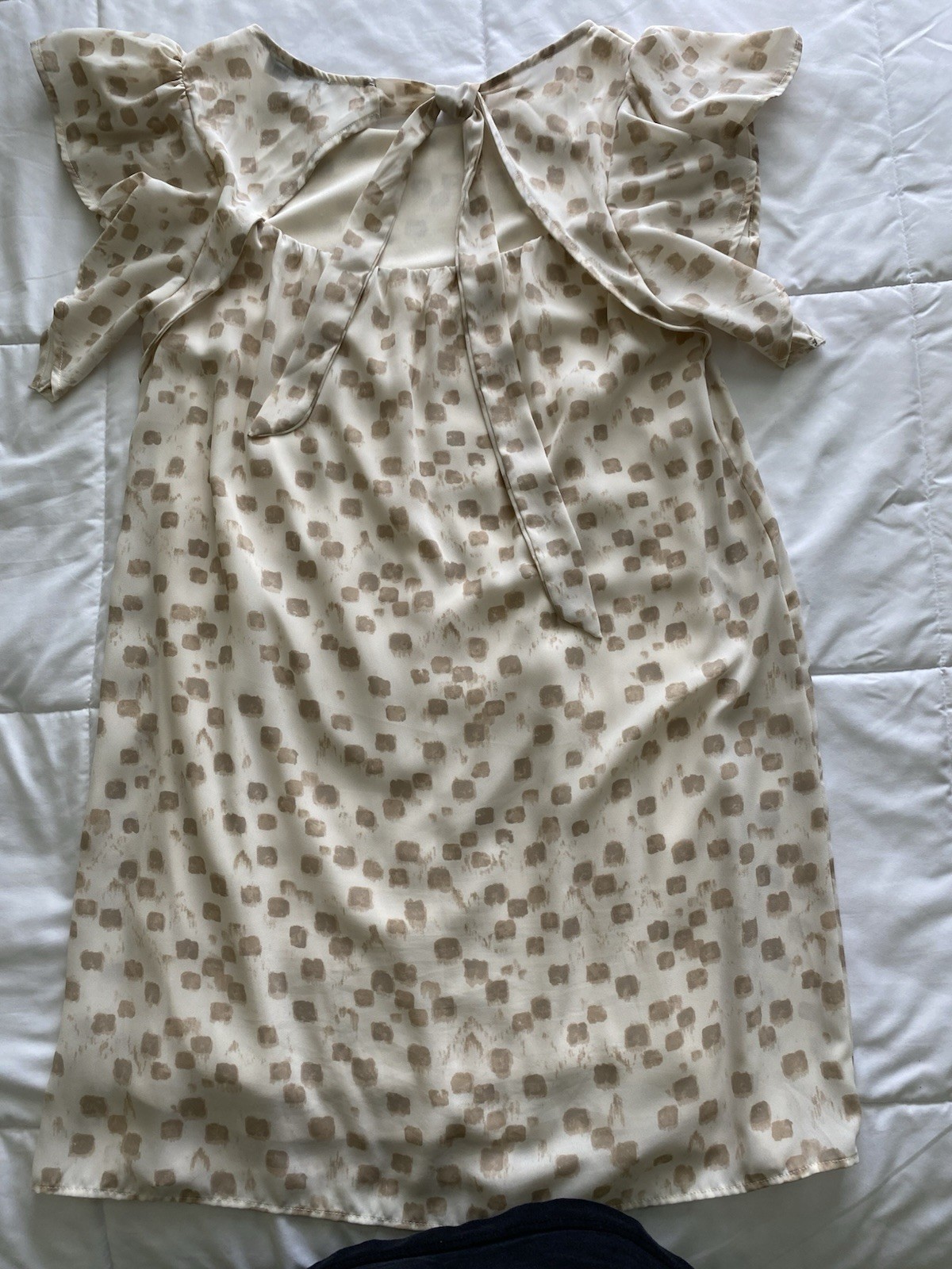 Gilli Shift Dress M Ivory Beige Abstract Geometric Print Ruffle Sleeve Tie Back