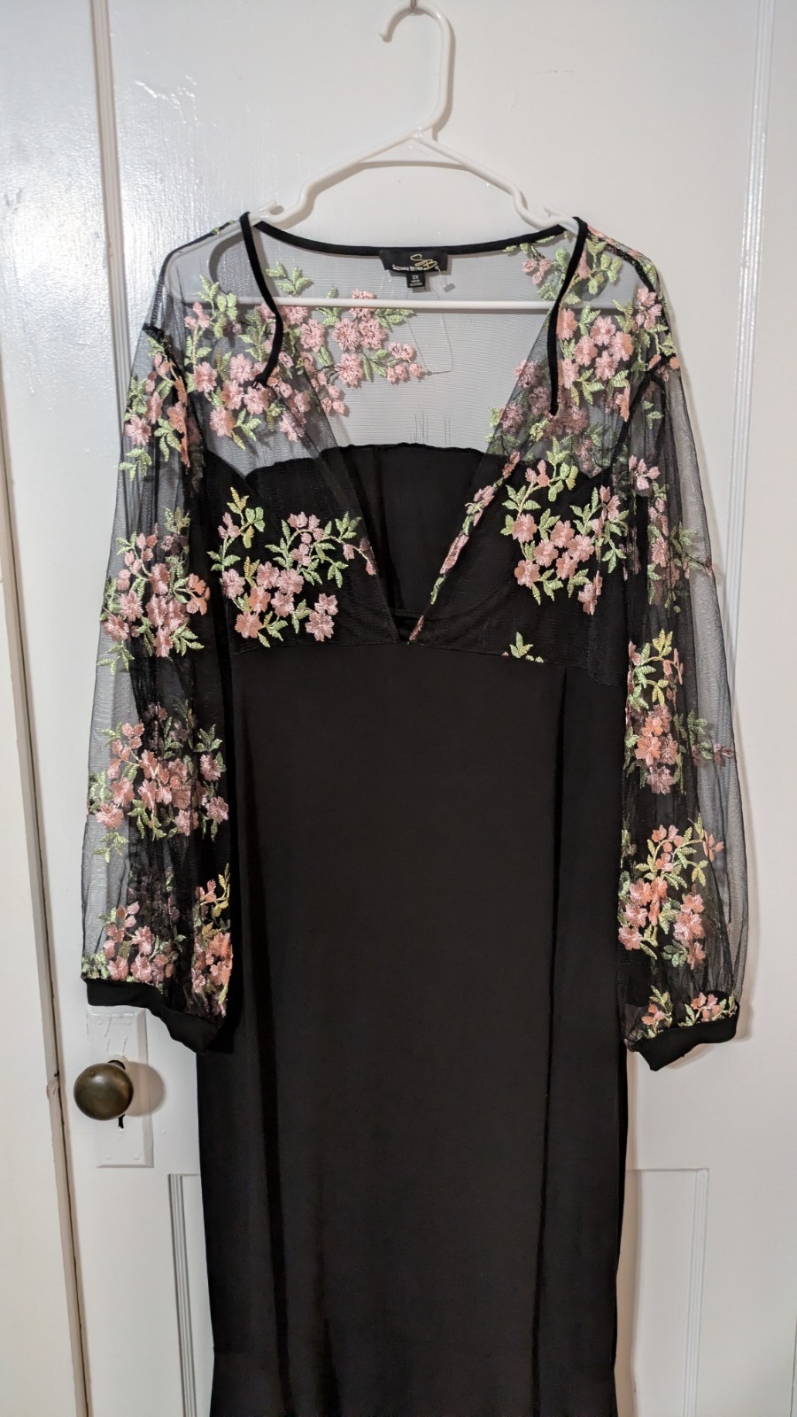 Suzanne Betro Embroidered Floral Black Dress With Pockets