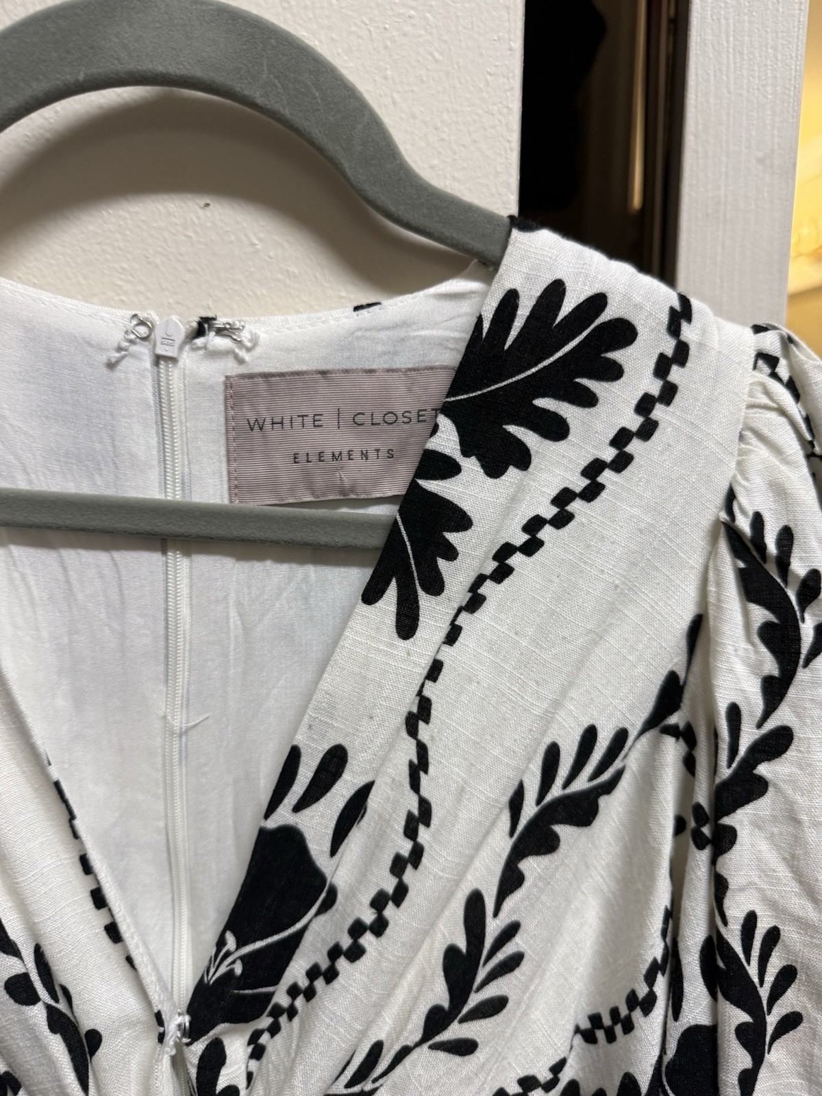 white closet elements dress Small