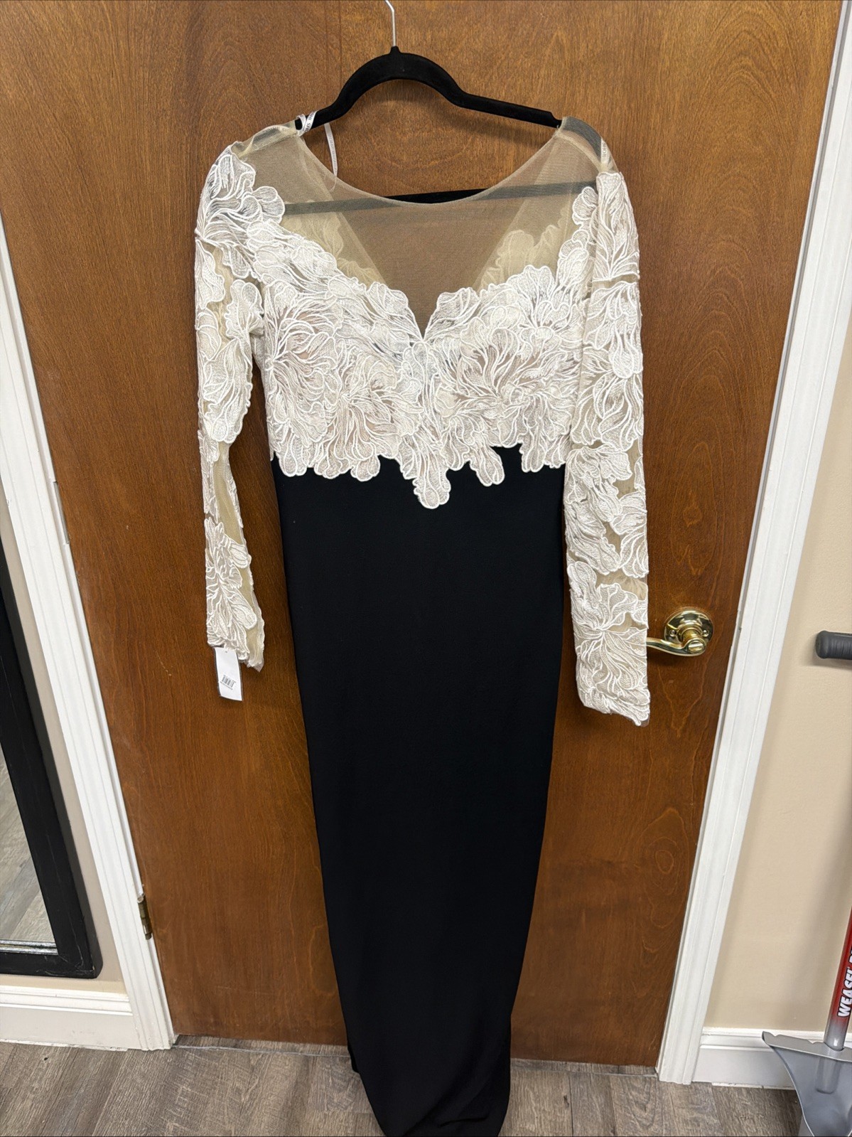 Tadashi Shoji Black Ivory Embroidered Bodice Evening Gown Size 10