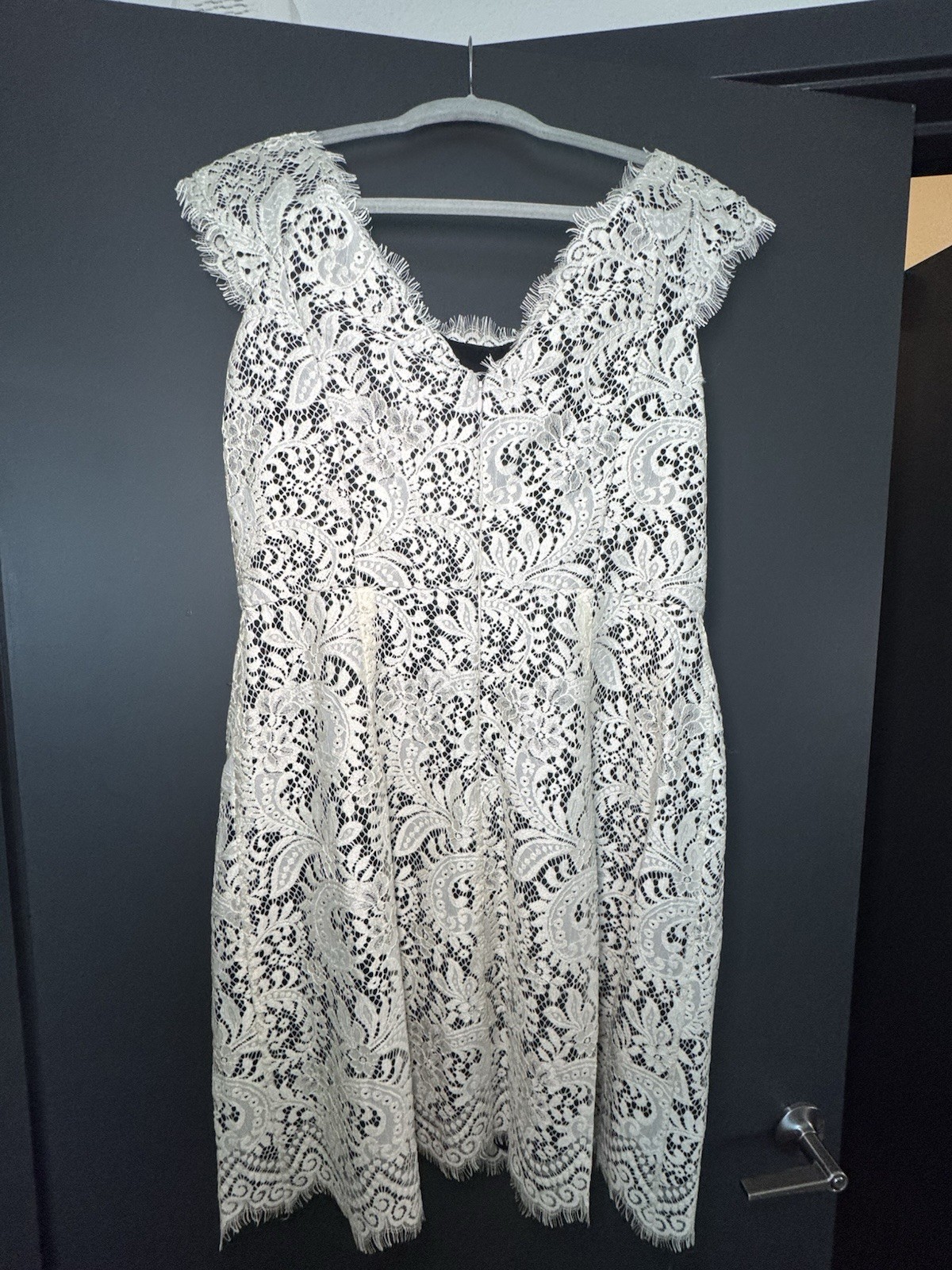 Shoshanna White/Black Floral Lace Overlay V-Neck A-Line Lined Dress 12