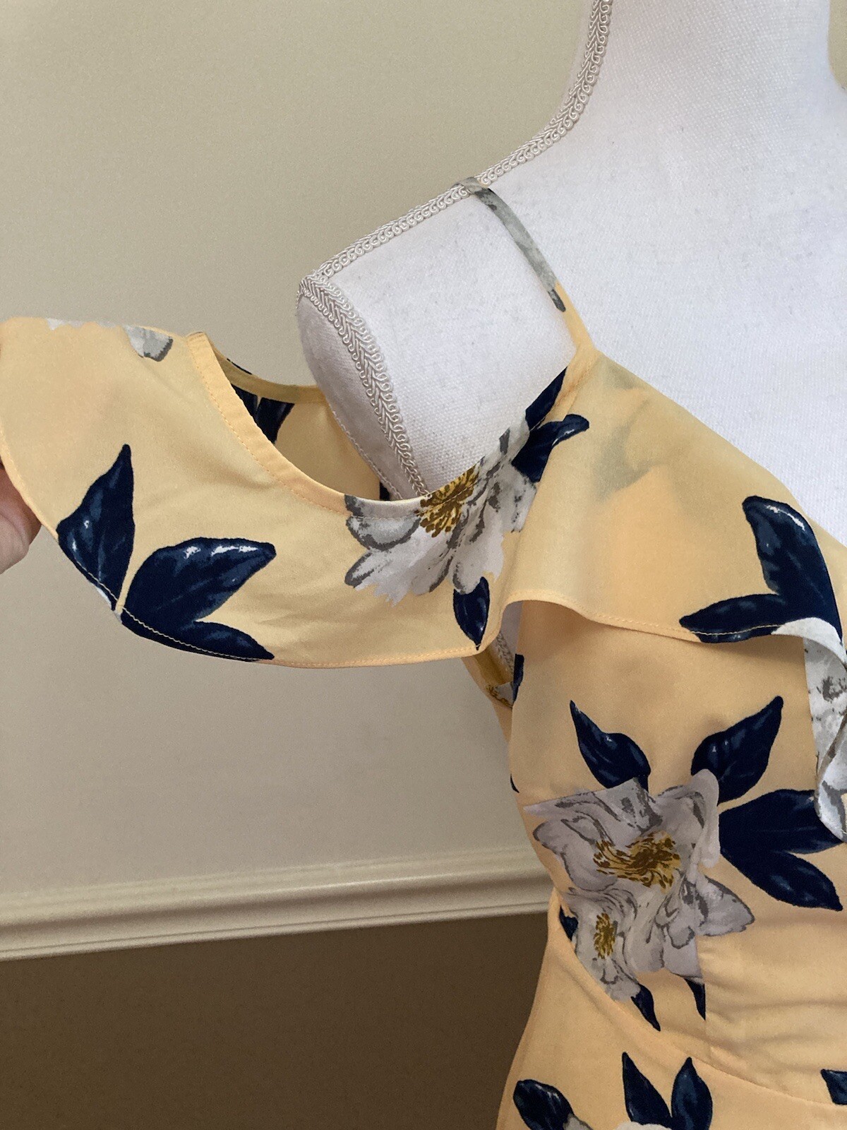 NWT J.O.A. JOA Just One Answer Women’s Dress LARGE Yellow Floral Fit & Flare