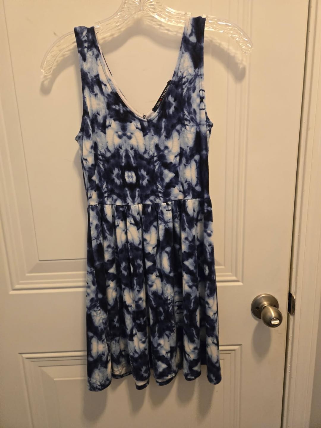 Women’s One Clothing Sleeveles DRESS – Size M – Blue & White Tie Dyed