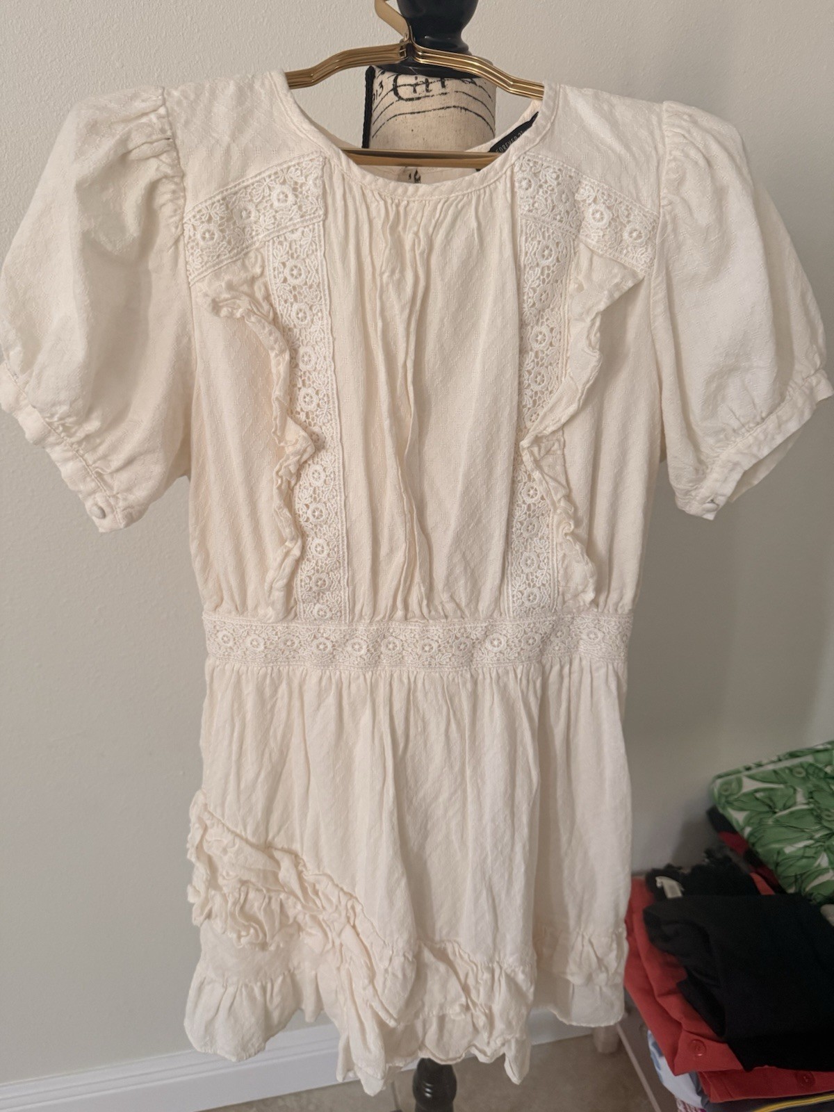 Forever 21 White Lace Ruffle dress Puff Short Sleeve Elastic Waist Size M