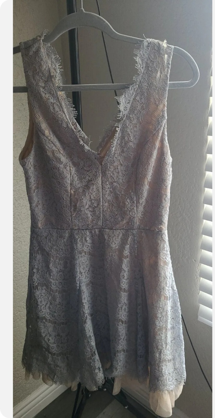 Ash And Violet Women’s Dress NWT Scallop Nk Lace Lavender And Cream