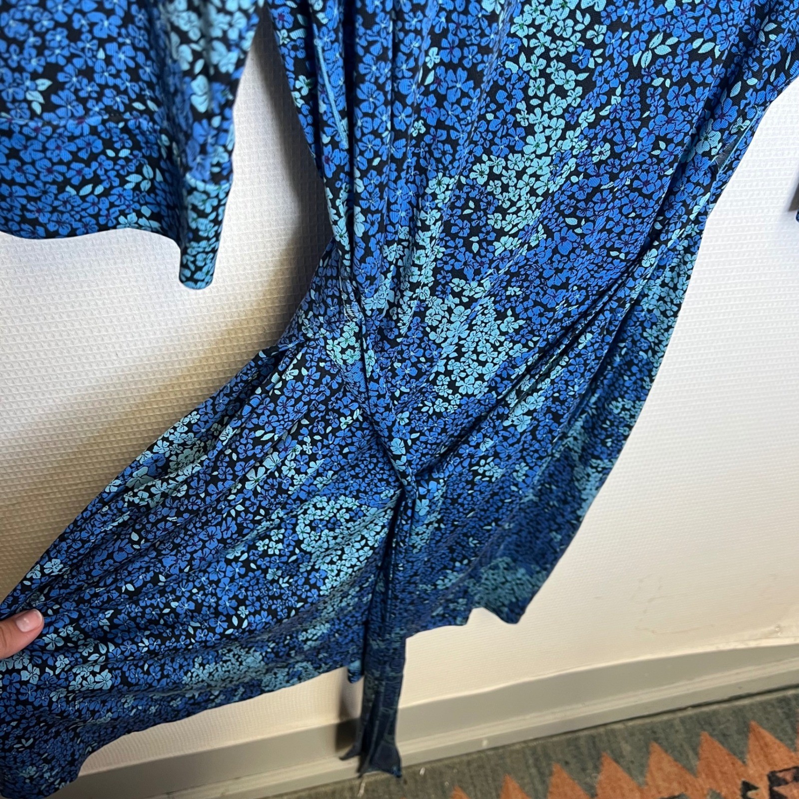 August Silk Womens Blue Floral 100% Silk Wrap Dress 3/4 Sleeve Size 10 V-Neck