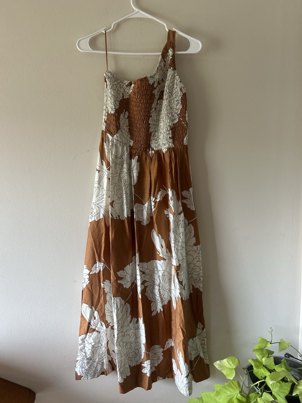 VICI Size L Brown/White Floral Smocked V-Neck Strappy Sleeveless Midi Dress