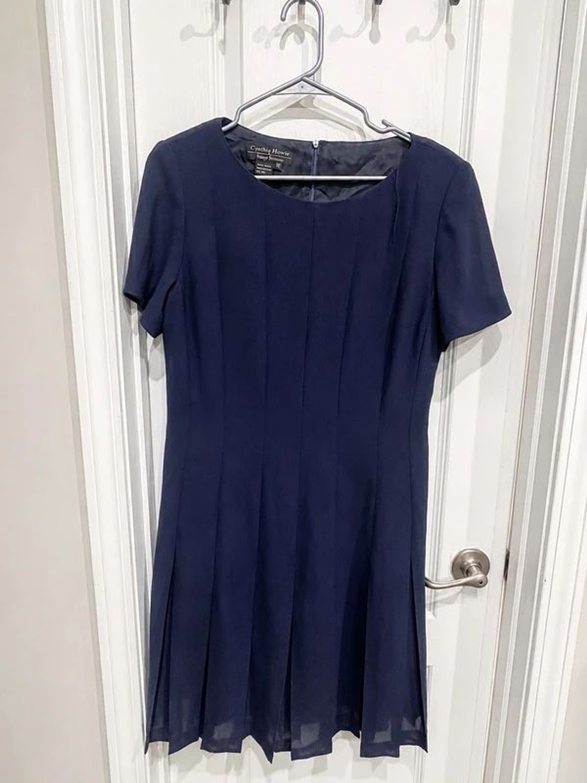 Cynthia Howie for Maggy Boutique Women’s Size 12 Navy Pleated Short Sleeve Dress
