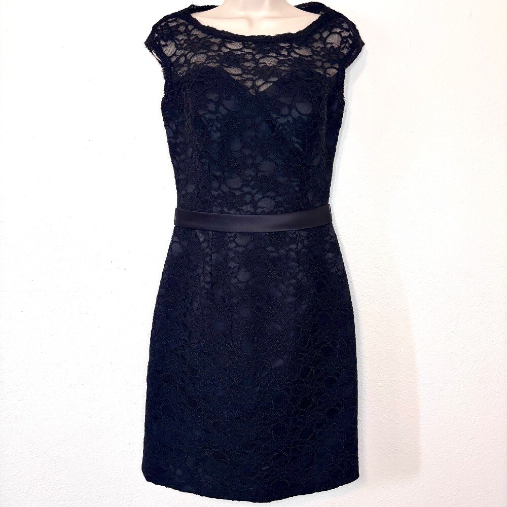 Morilee Black Lace Cocktail Structured Dress Covered Buttons Keyhole Back Sz 10