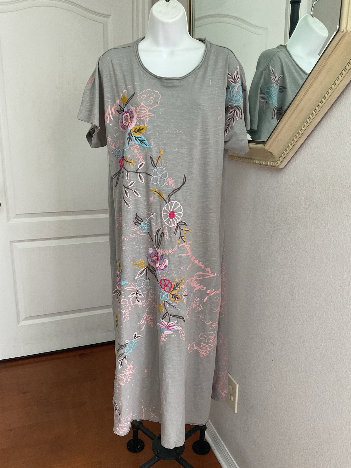 Kyla Seo Quinn Dress Caite Karyn Embroidered Size Flex Small+ Long T Shirt NWT