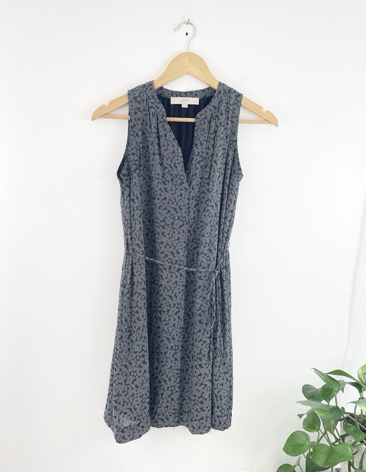 Ann Taylor Loft XSP Gray Floral Belted Shift Dress Women’s Petite XS