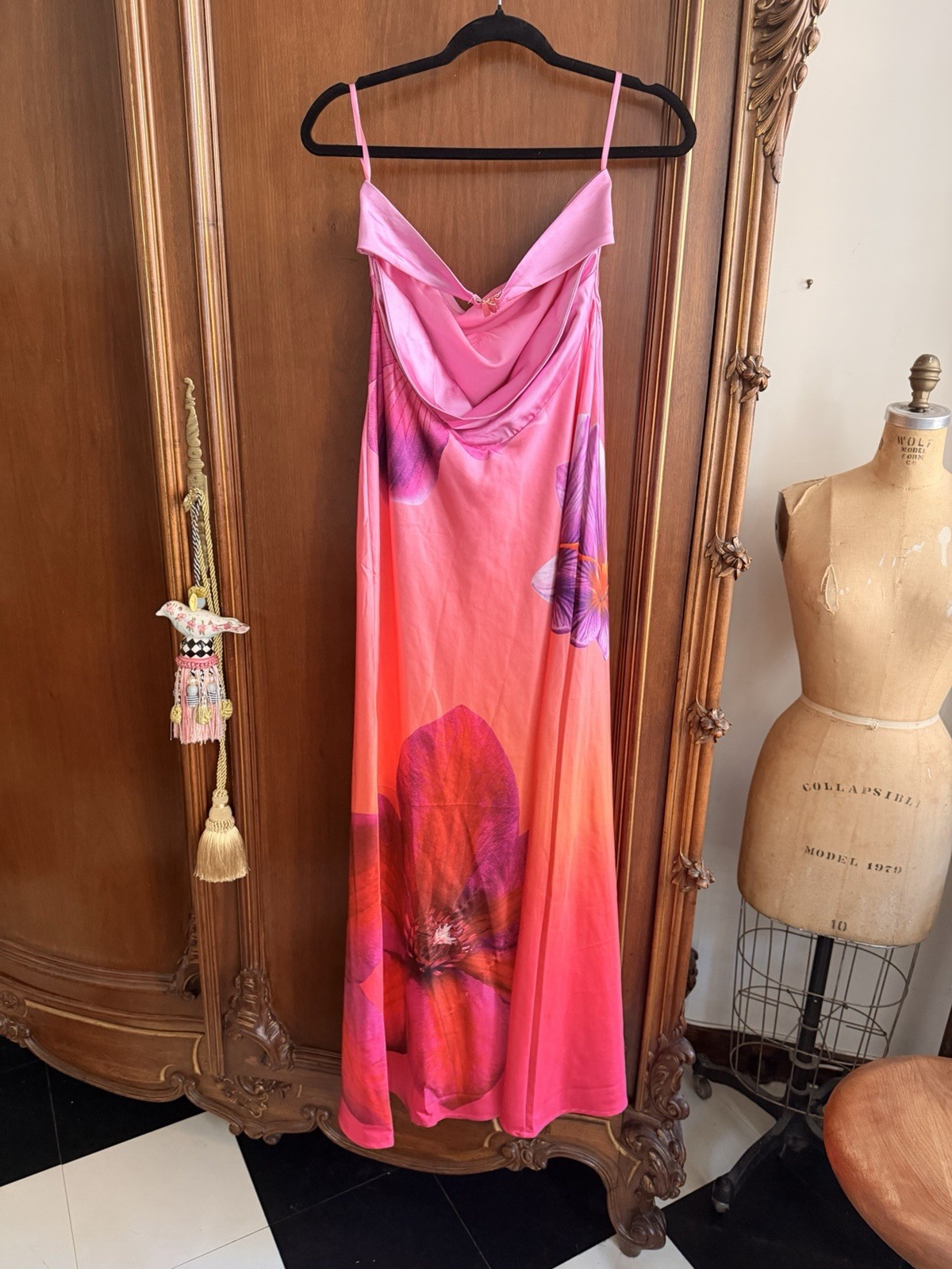 NWT Runaway The Label Chara Maxi Dress in Cosmo Ombre Floral Pattern Sz Medium