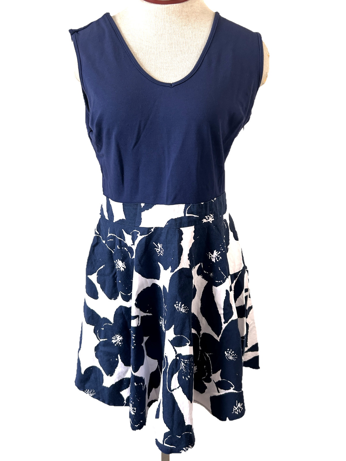 Miusol dress size L sleeveless 33″ long blue floral side zipper V neck