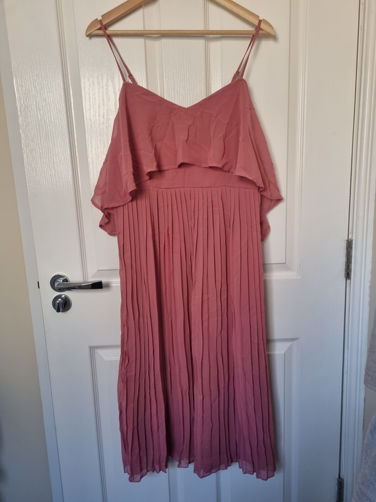 In The Style Pink Pleated Dress Size 14 SEE PICTURE FOR DEFECT!
