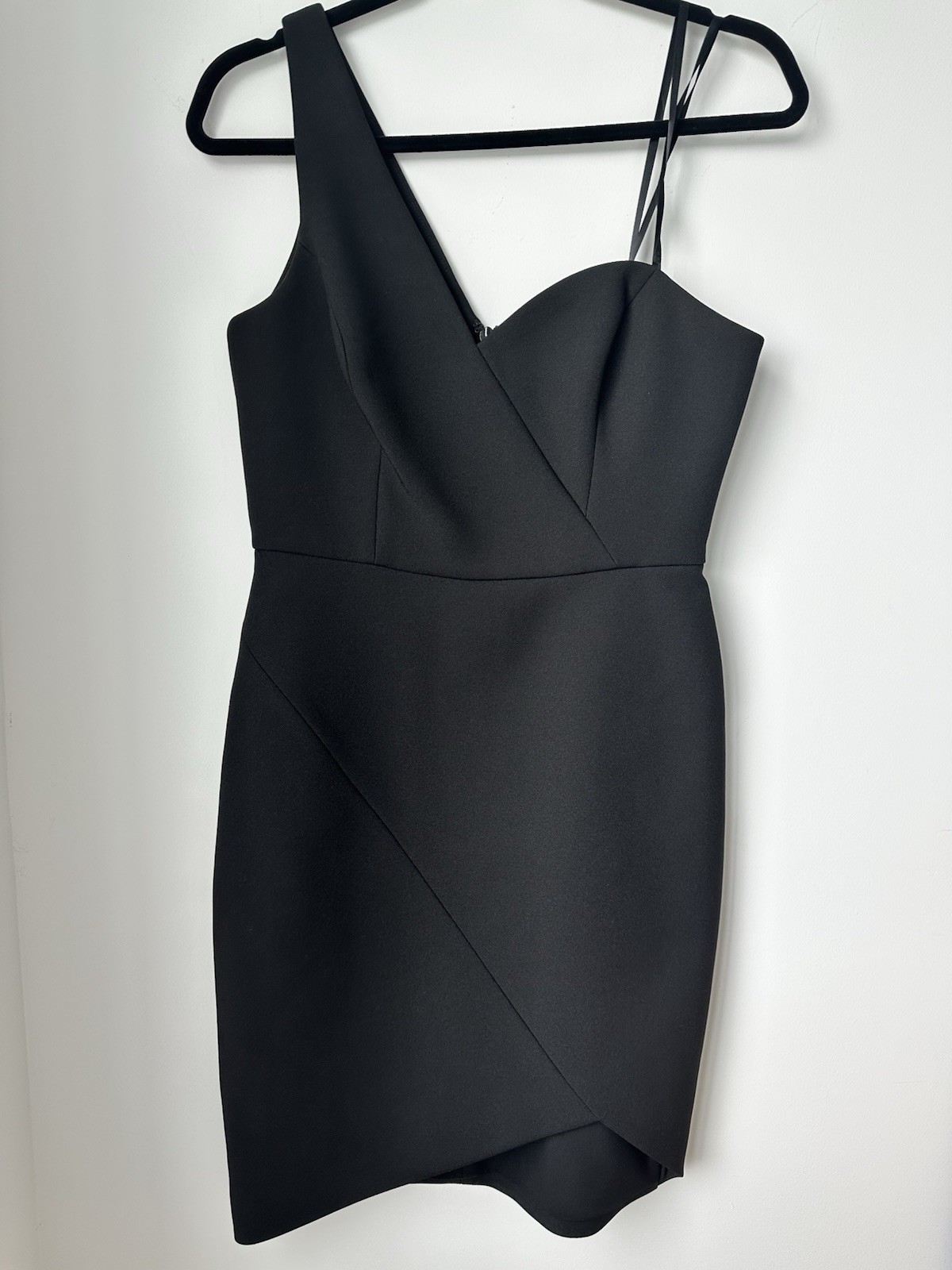 BCBGMaxAzria Black Asymmetrical One-Shoulder Cocktail Dress Size 4