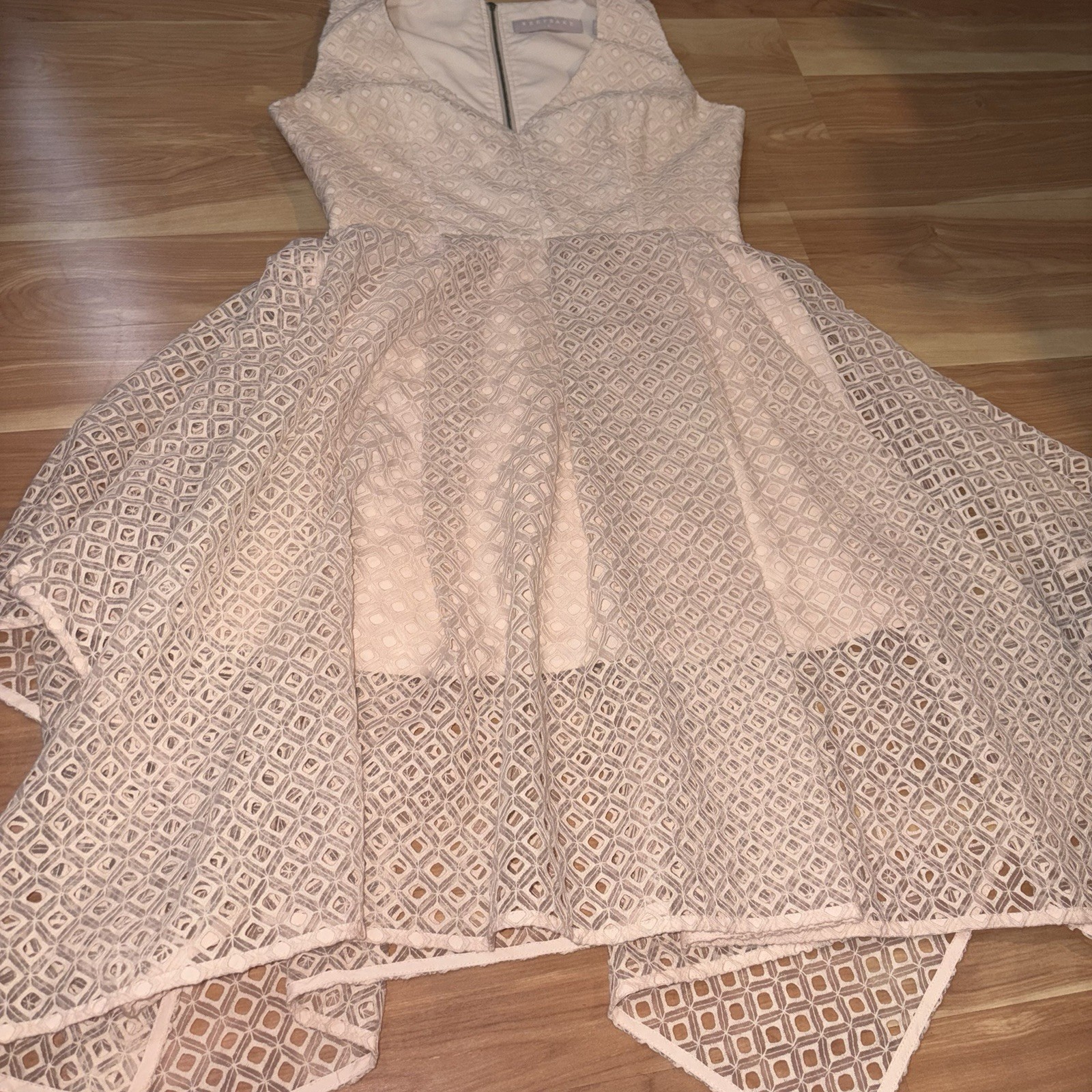 Keepsake The Label $275 Last Dance Eyelet In Soft Peach A Line Dress Size Large
