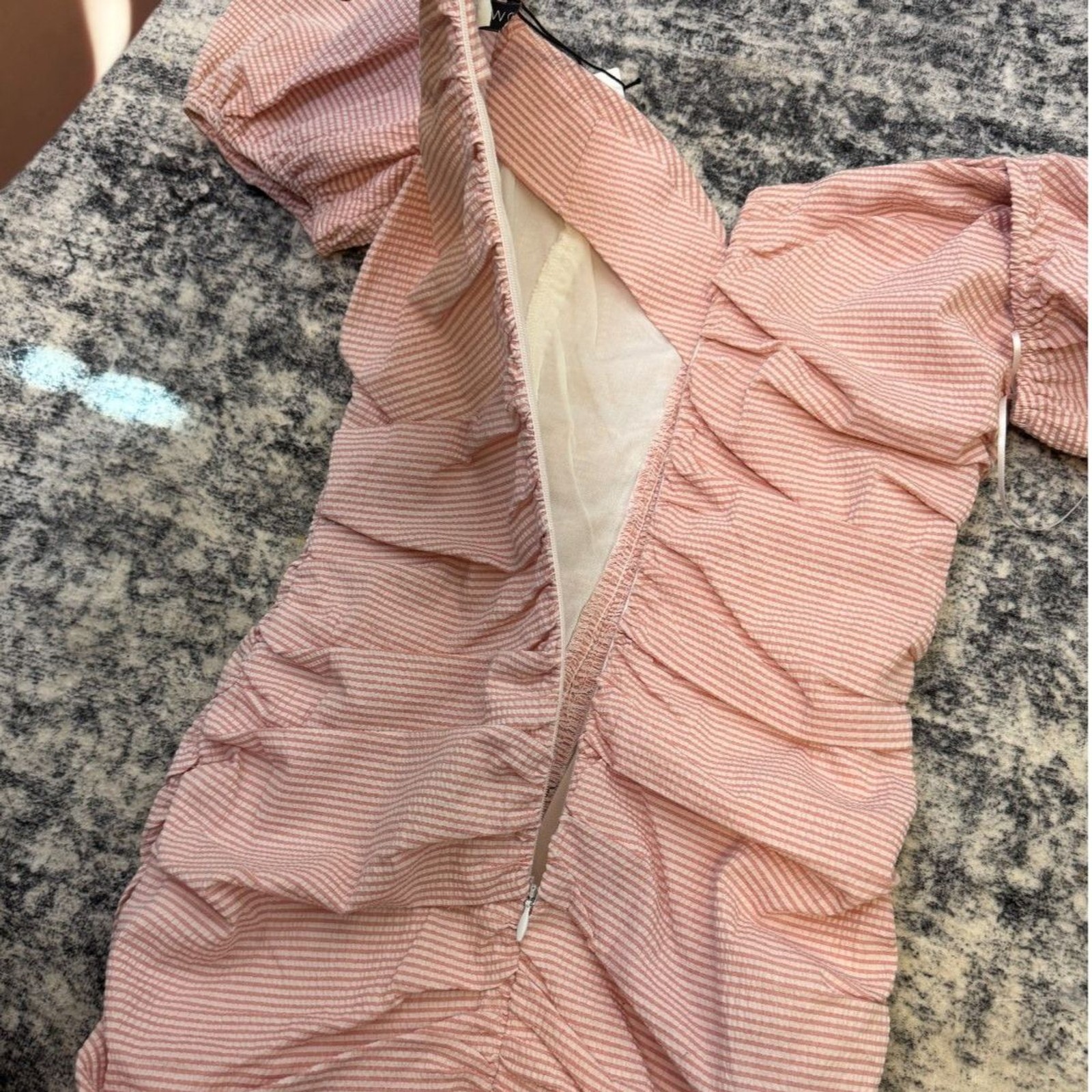 Willow & Clay Pink Seersucker Ruched Puff Sleeve Bodycon Mini Dress Womens M NWT