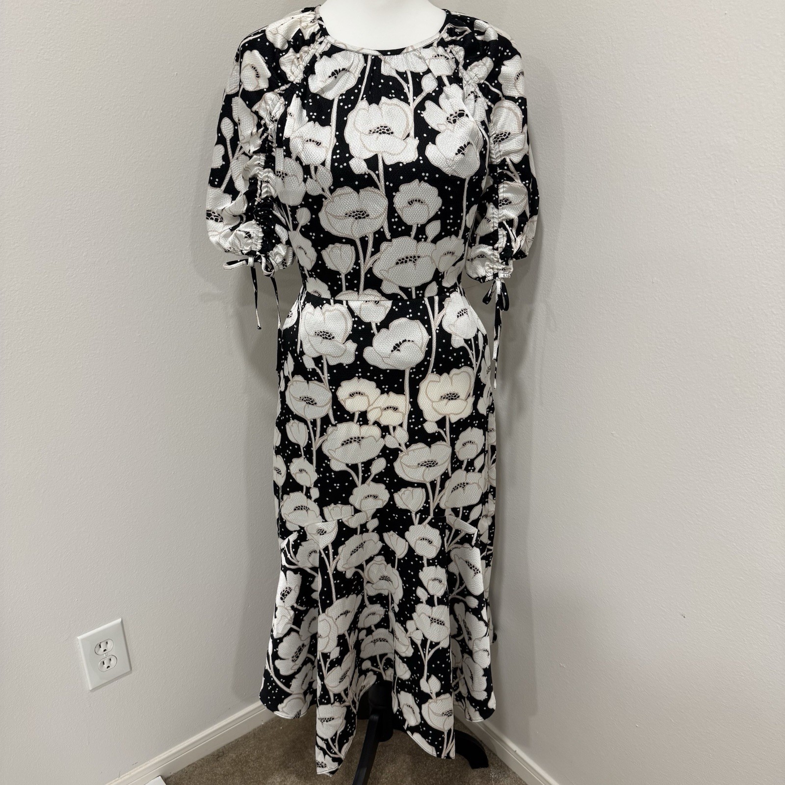 Ted Baker Floral Black and White Midi Dress Short Sleeve 1 (US 2-4)