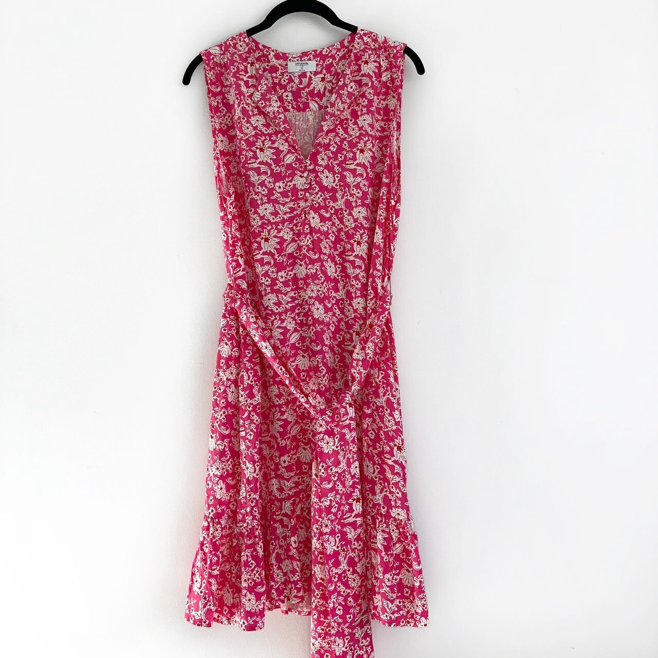 Untuckit Shift Dress M Lucy Sleevless Pink Floral Belted Pockets Ruffled Hem