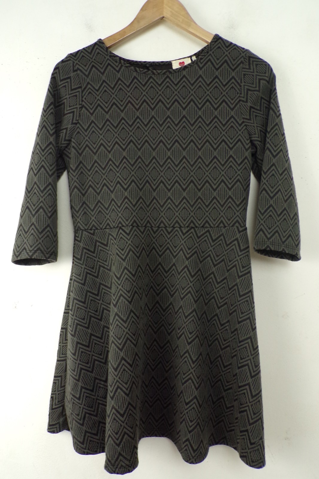 NWT ONE CLOTHING Dress Size Large Black & Gray Zigzag Print Cutout Back Fitted