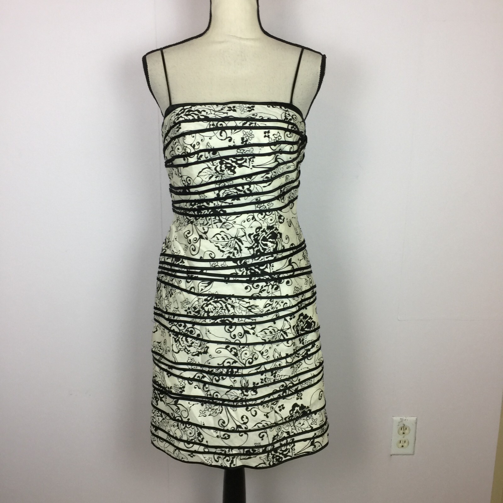 JS Collections A-line Sheath Dress 4P Woman’s Petite Black White Paneled Floral
