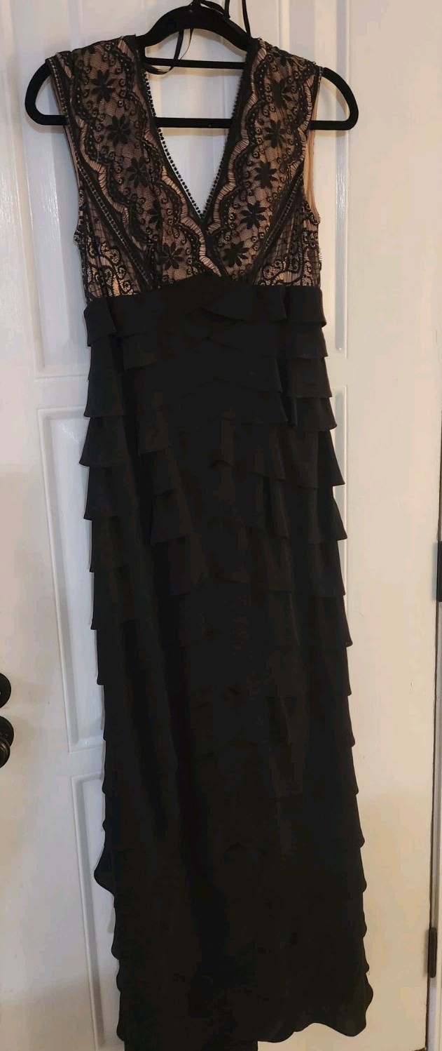 Adrianna Papell Black Nude Lace Shutter Pleat V-Neck Maxi Gown Dress Size 8