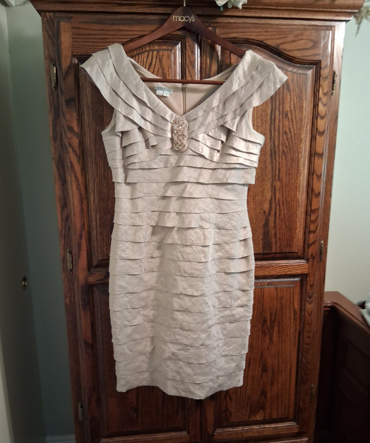 London Times Beige Boat Neck Sleeveless Sheath Beaded Knee Length Dress 8