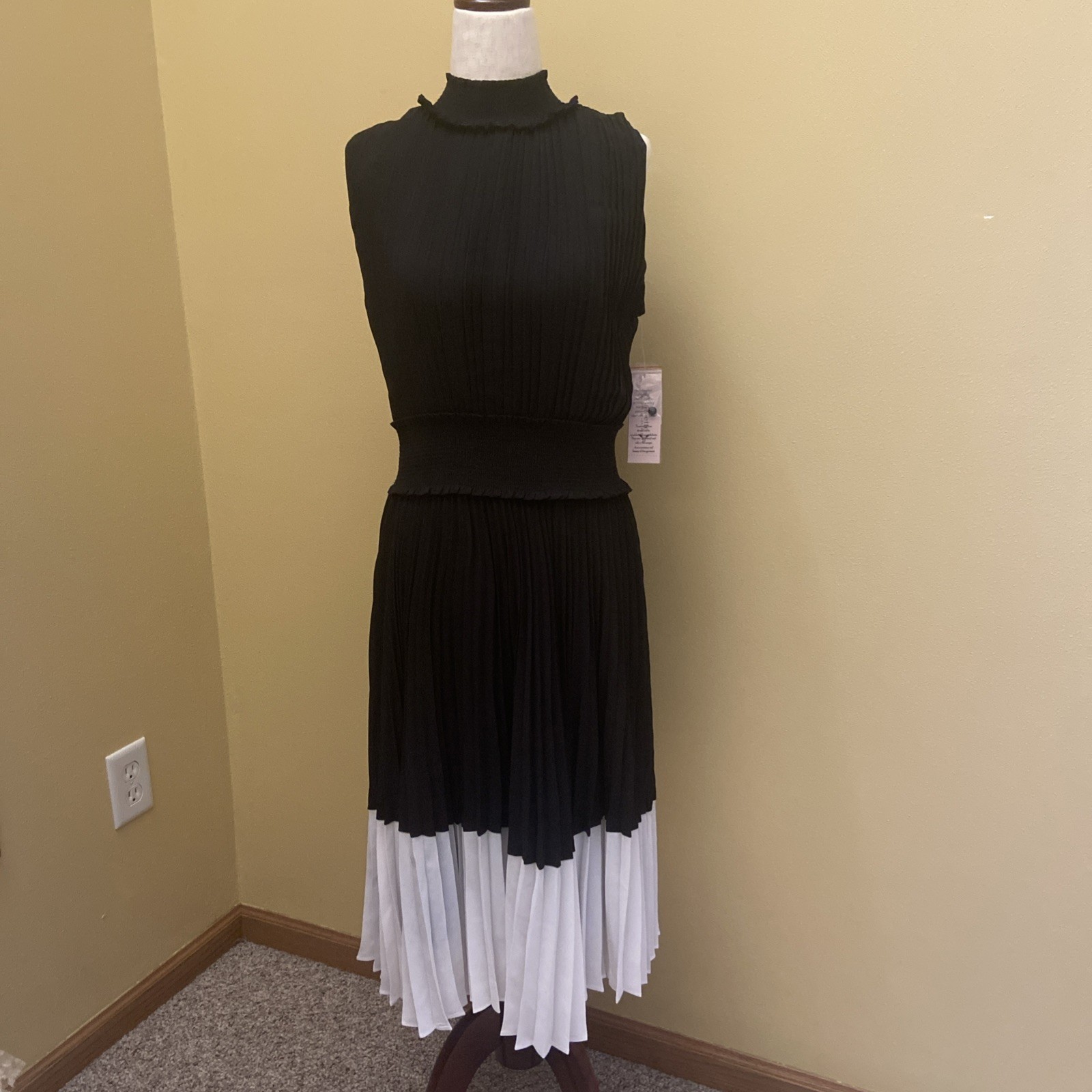 Nanette Lepore Black and white size 12 High Neck Pleated Dress NWT Org $ 148