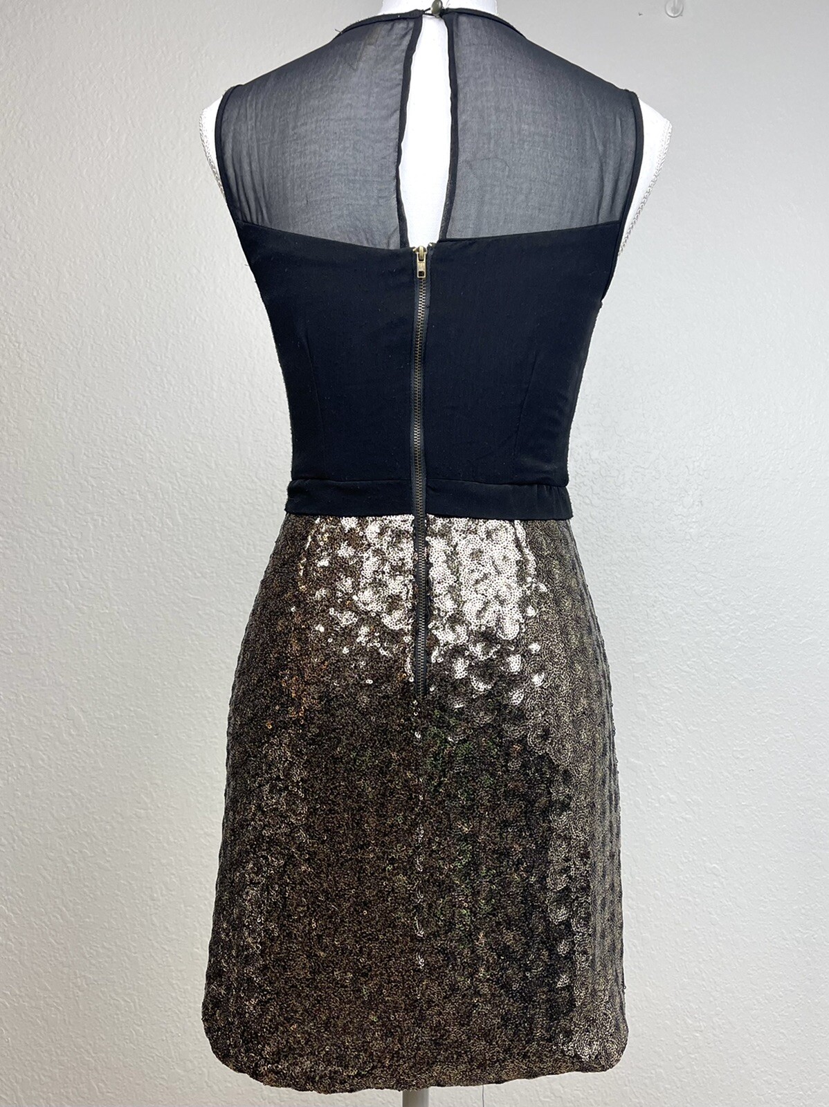 ONE CLOTHING Womens XS Black/Gold Sequin Mesh Sleeveless Mini COCKTAIL DRESS EUC
